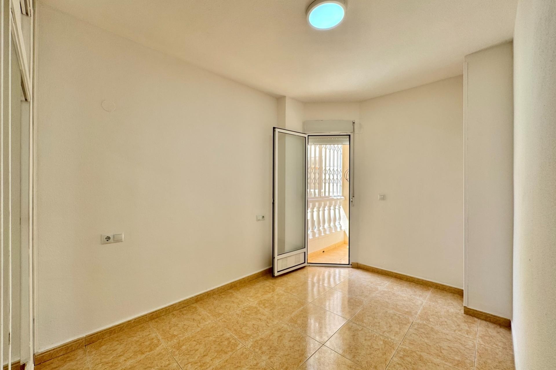 Resale - Wohnung / Appartement -
Torrevieja - Center
