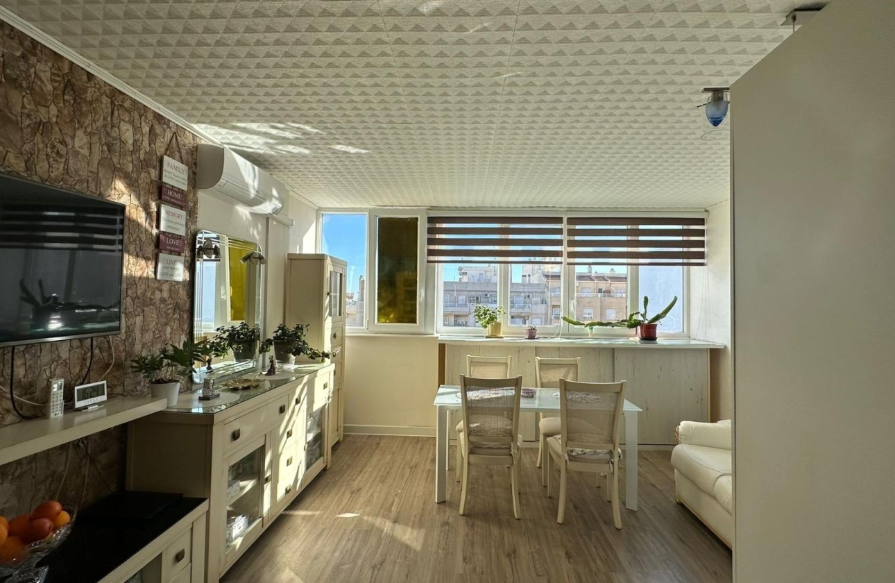 Resale - Wohnung / Appartement -
Torrevieja - Center