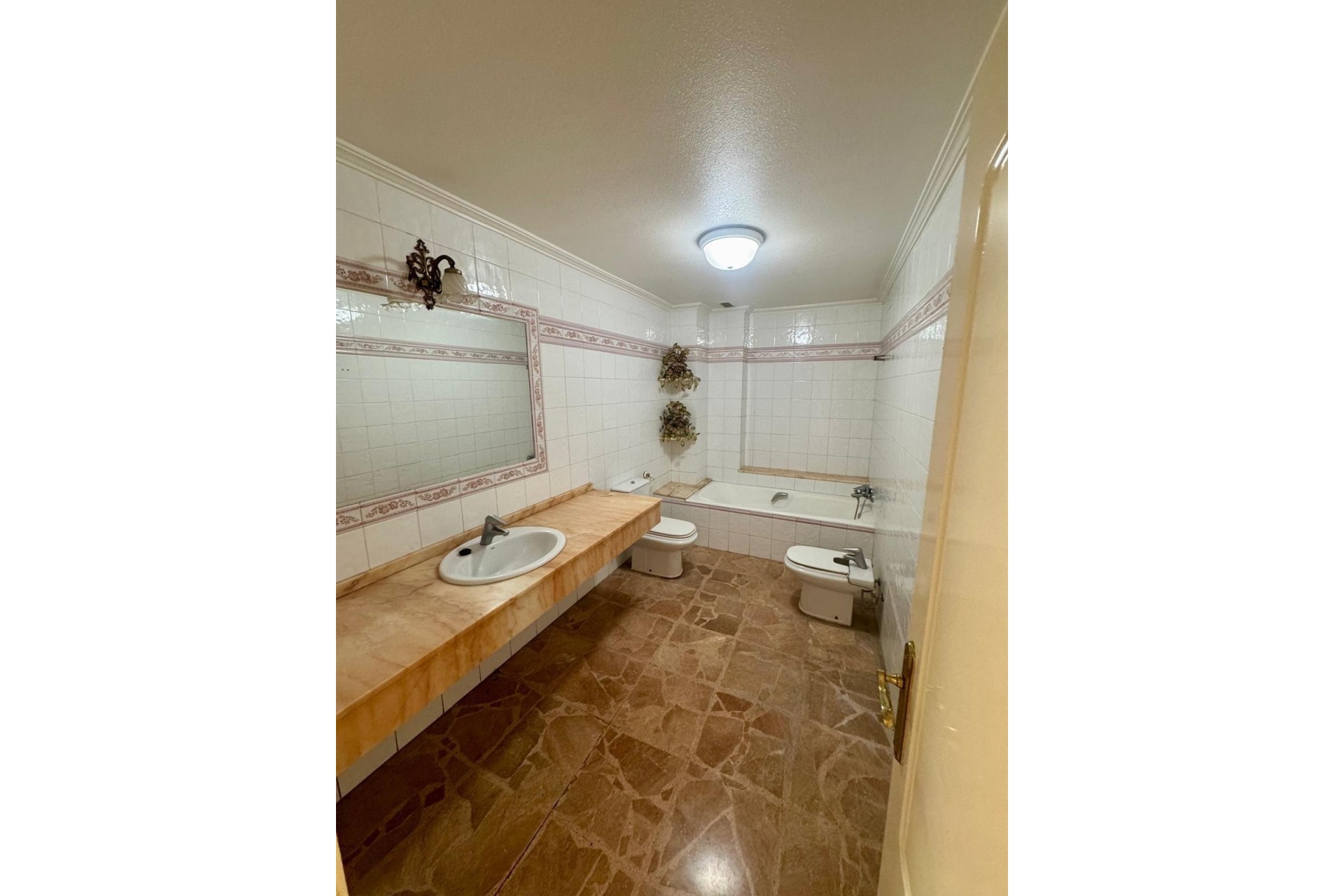 Resale - Wohnung / Appartement -
Torrevieja - Center