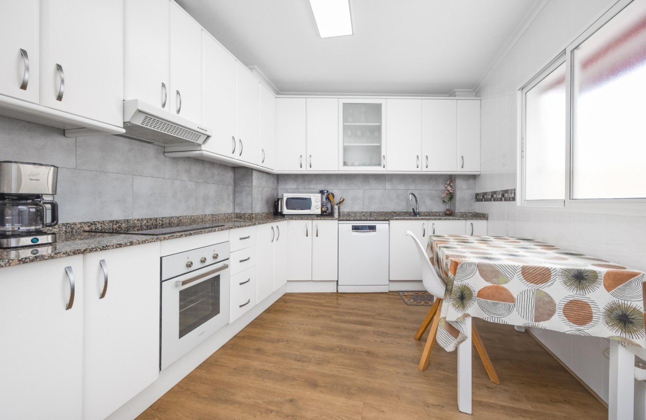 Resale - Wohnung / Appartement -
Torrevieja - Center