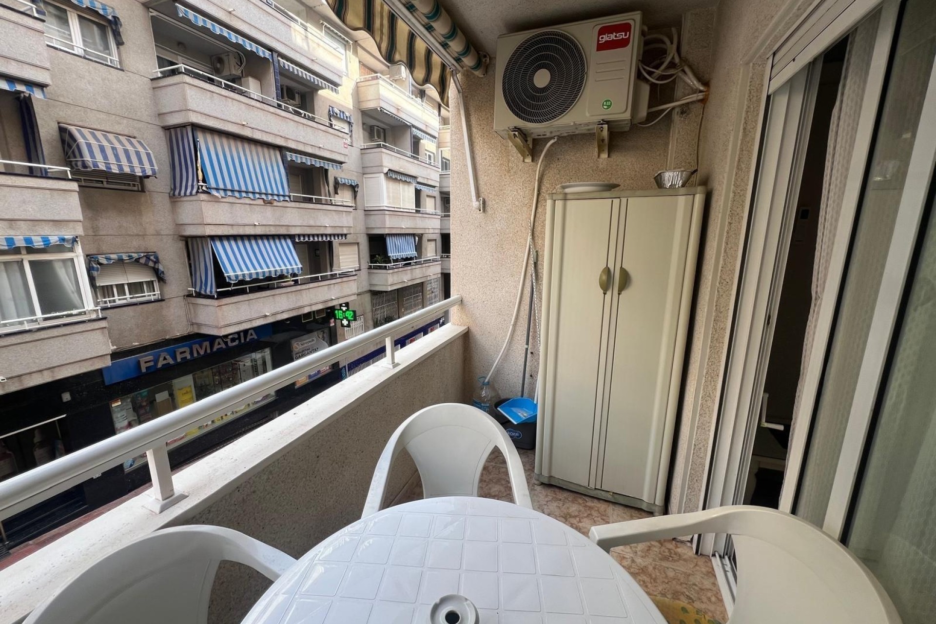 Resale - Wohnung / Appartement -
Torrevieja - Center