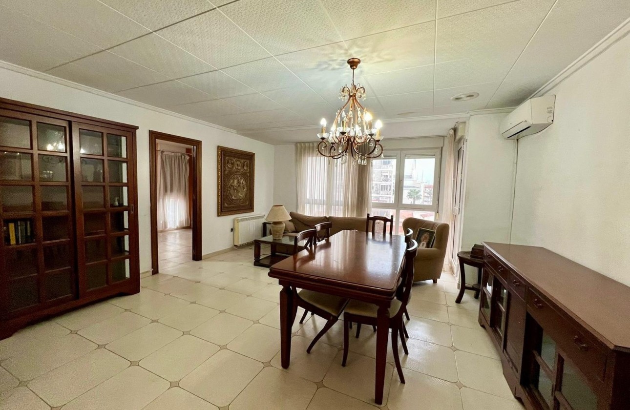 Resale - Wohnung / Appartement -
Torrevieja - Center