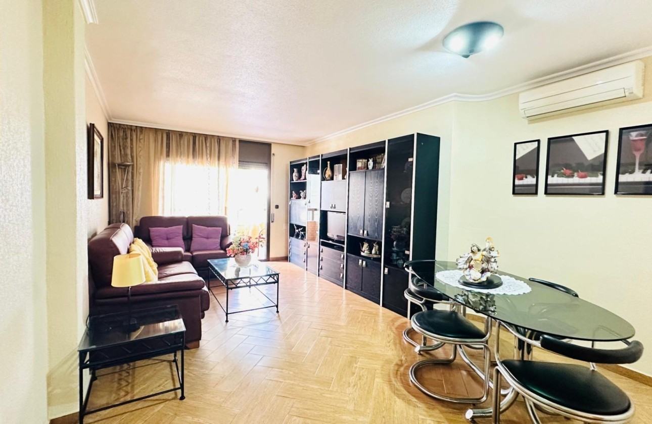 Resale - Wohnung / Appartement -
Torrevieja - Center