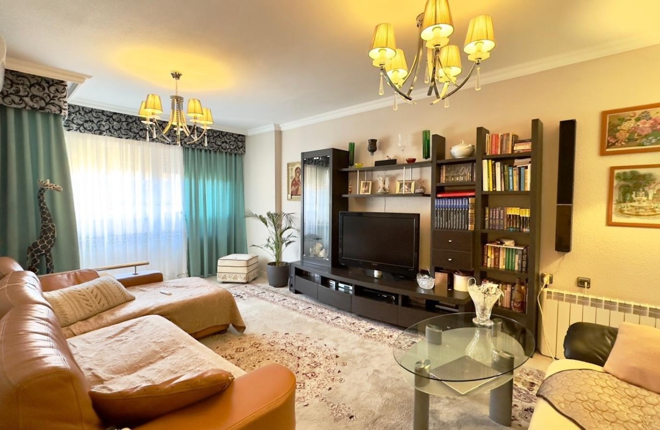 Resale - Wohnung / Appartement -
Torrevieja - Center