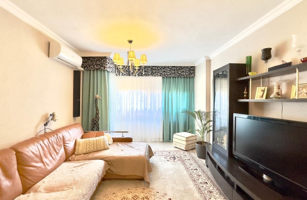 Resale - Wohnung / Appartement -
Torrevieja - Center