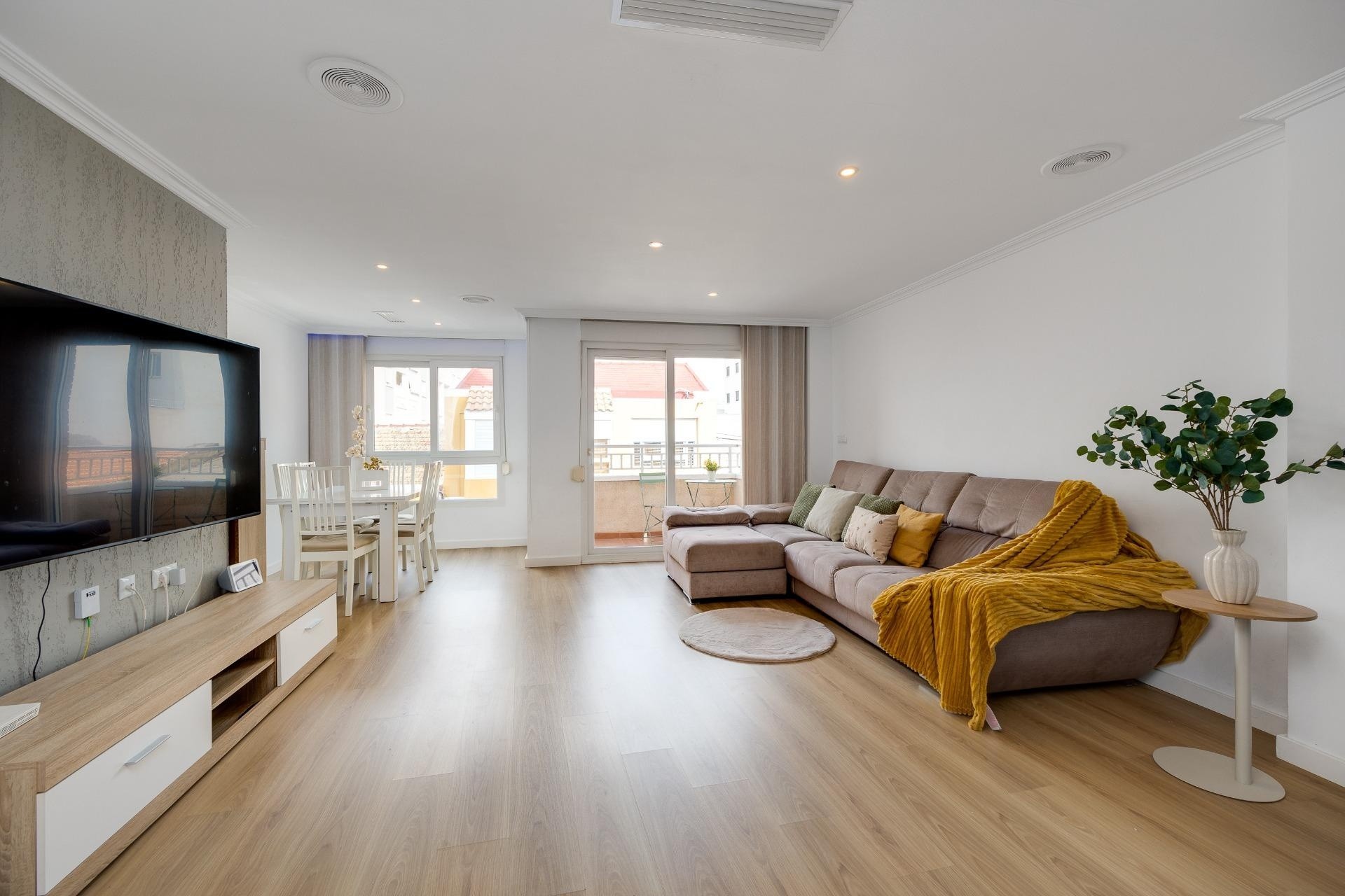 Resale - Wohnung / Appartement -
Torrevieja - Center