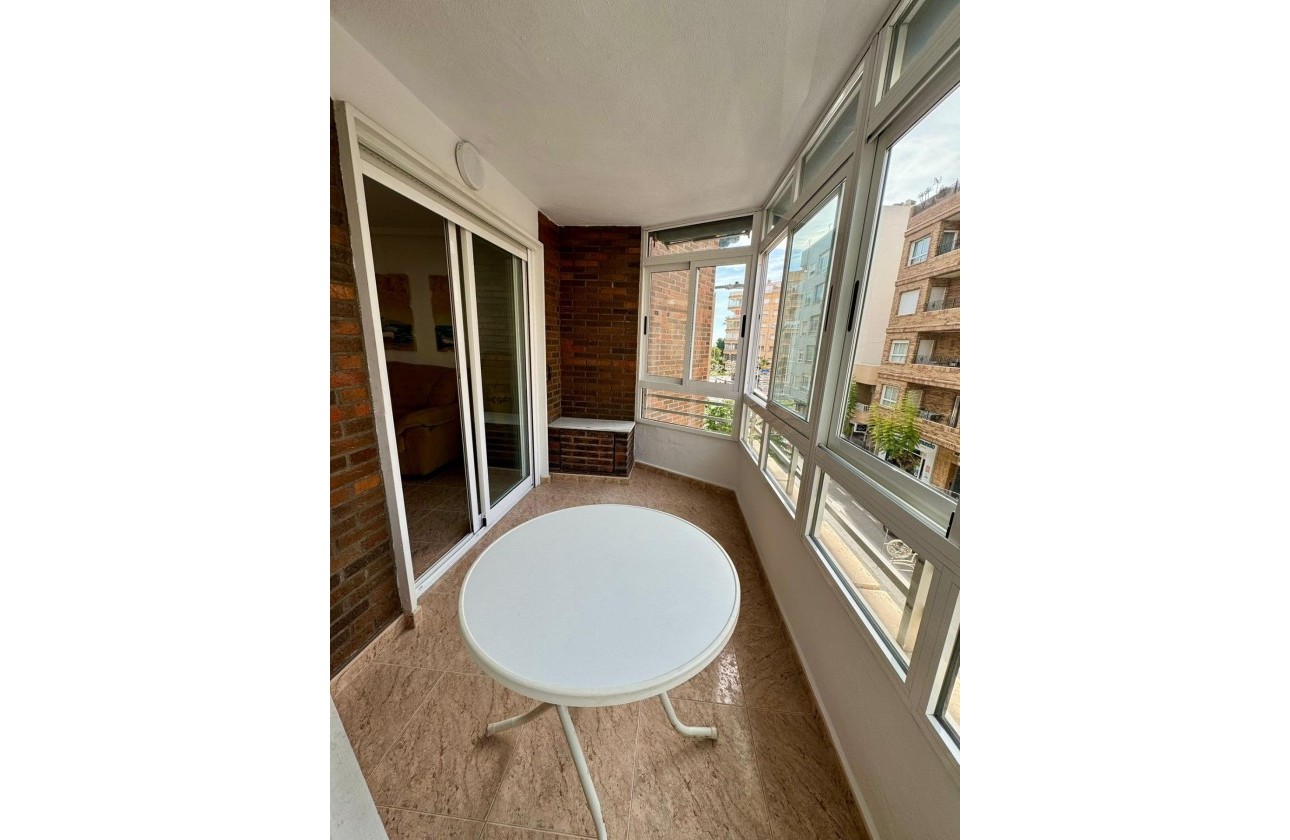Resale - Wohnung / Appartement -
Torrevieja - Center