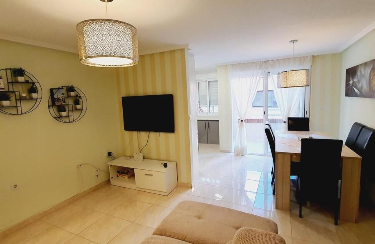 Resale - Wohnung / Appartement -
Torrevieja - Center