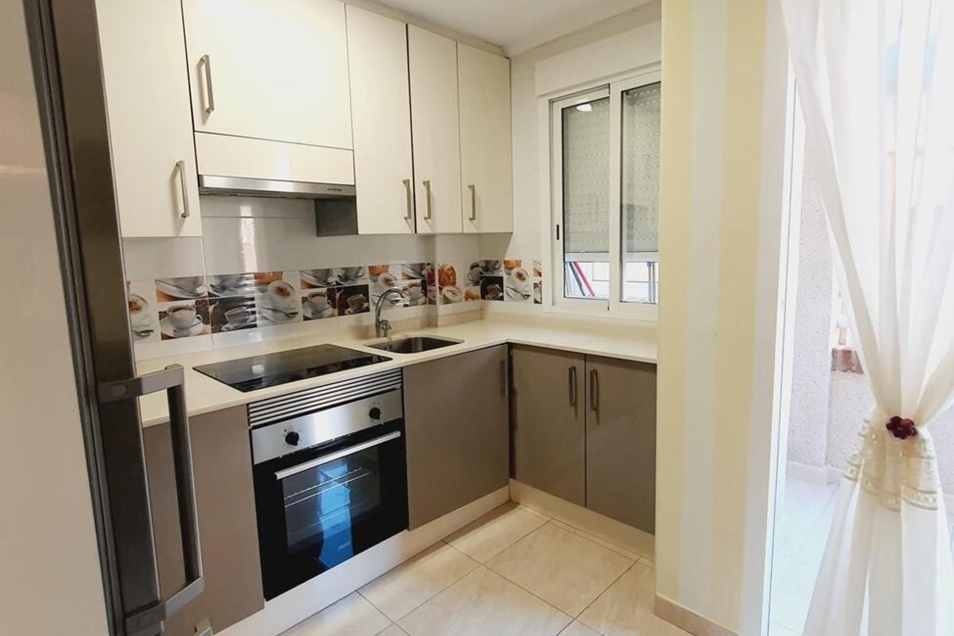Resale - Wohnung / Appartement -
Torrevieja - Center