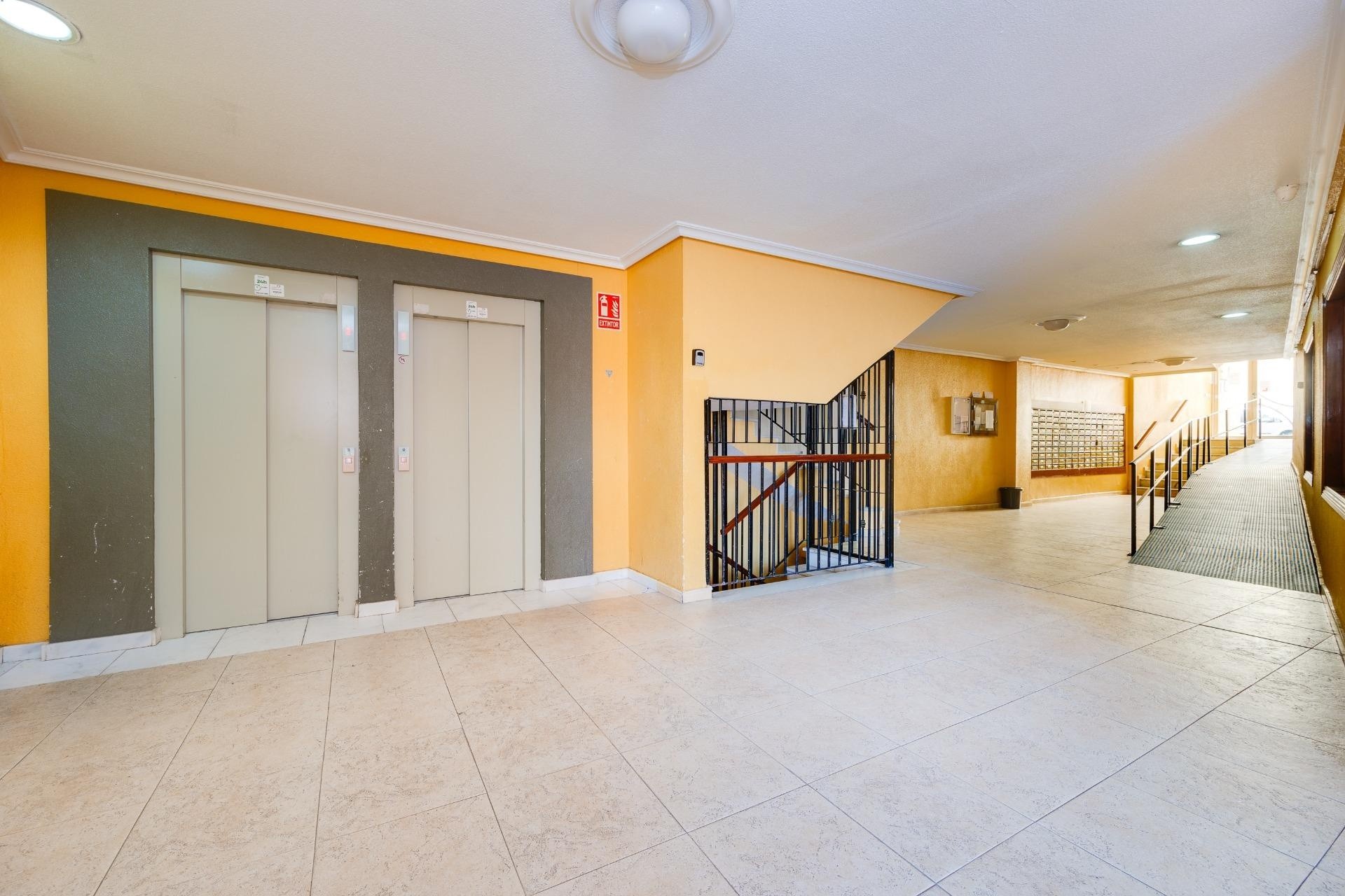Resale - Wohnung / Appartement -
Torrevieja - Center