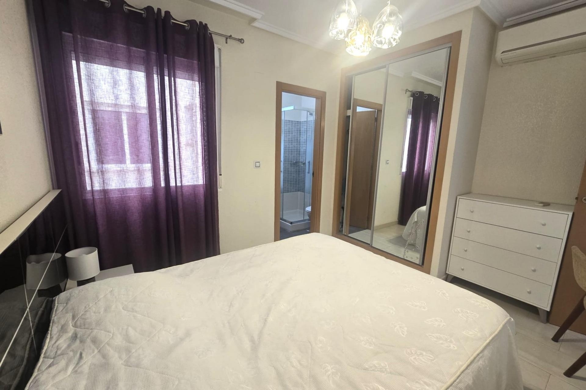 Resale - Wohnung / Appartement -
Torrevieja - Center