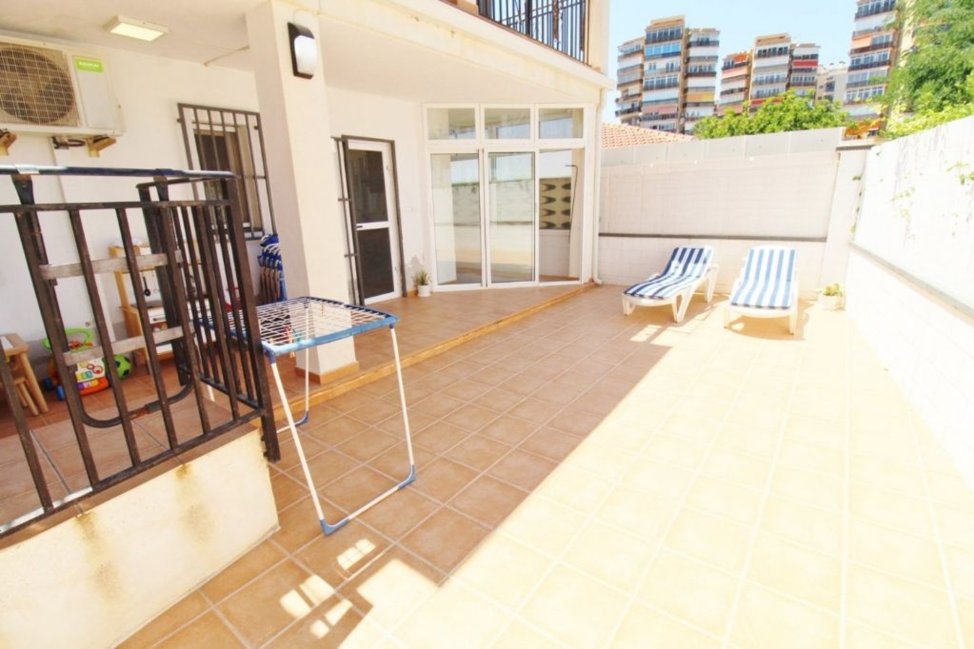 Resale - Wohnung / Appartement -
Torrevieja - Centro - Muelle Pesquero