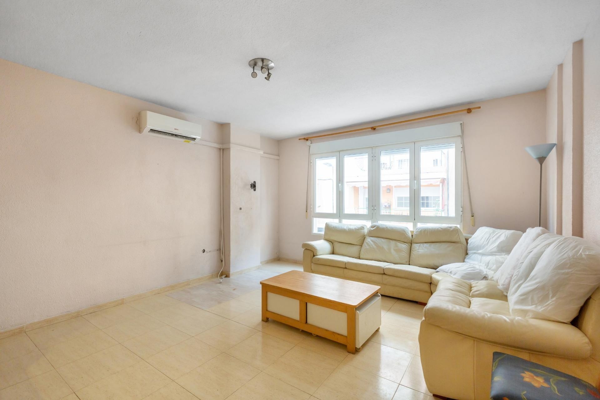 Resale - Wohnung / Appartement -
Torrevieja - Centro - Muelle Pesquero