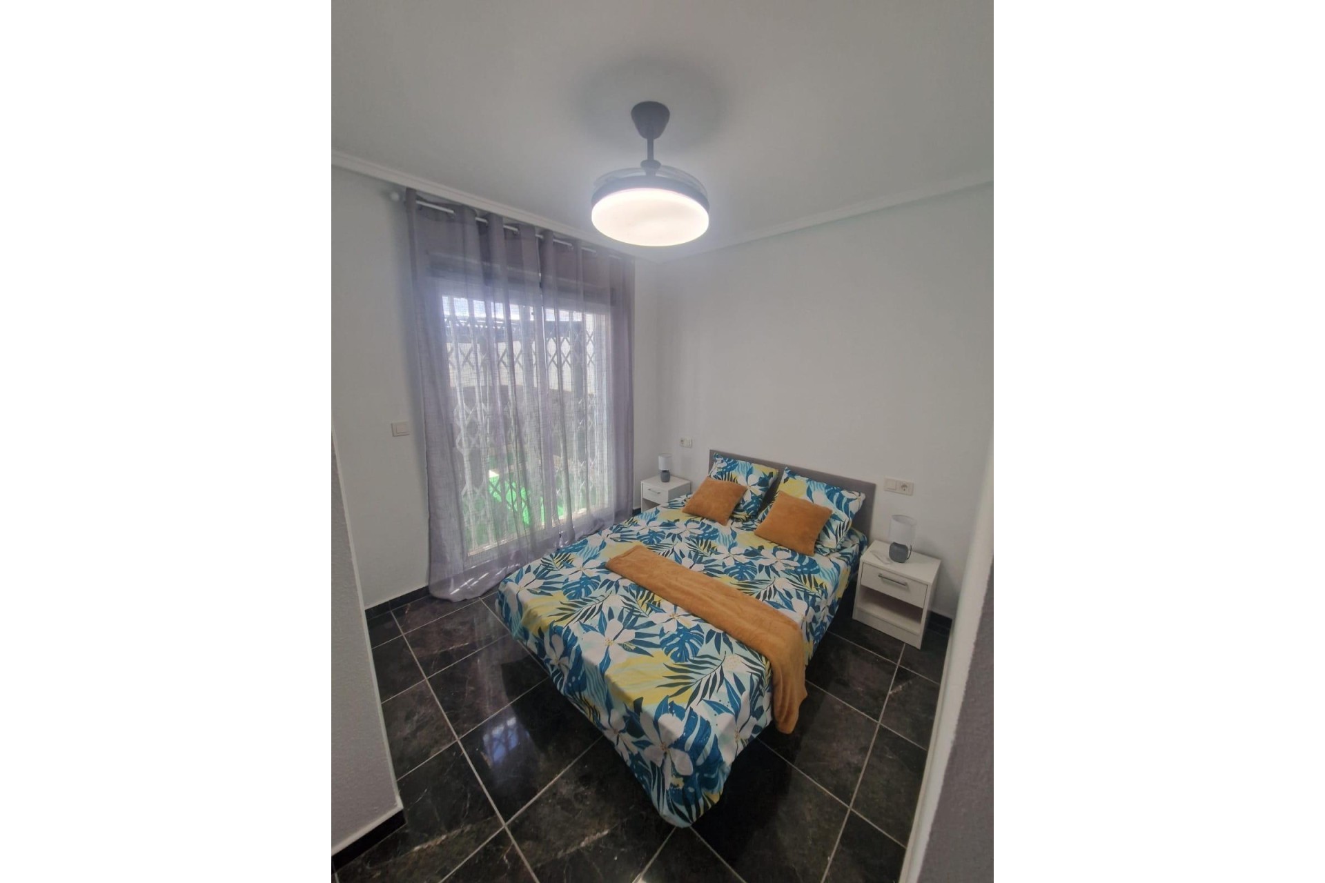 Resale - Wohnung / Appartement -
Torrevieja - Centro - Muelle Pesquero