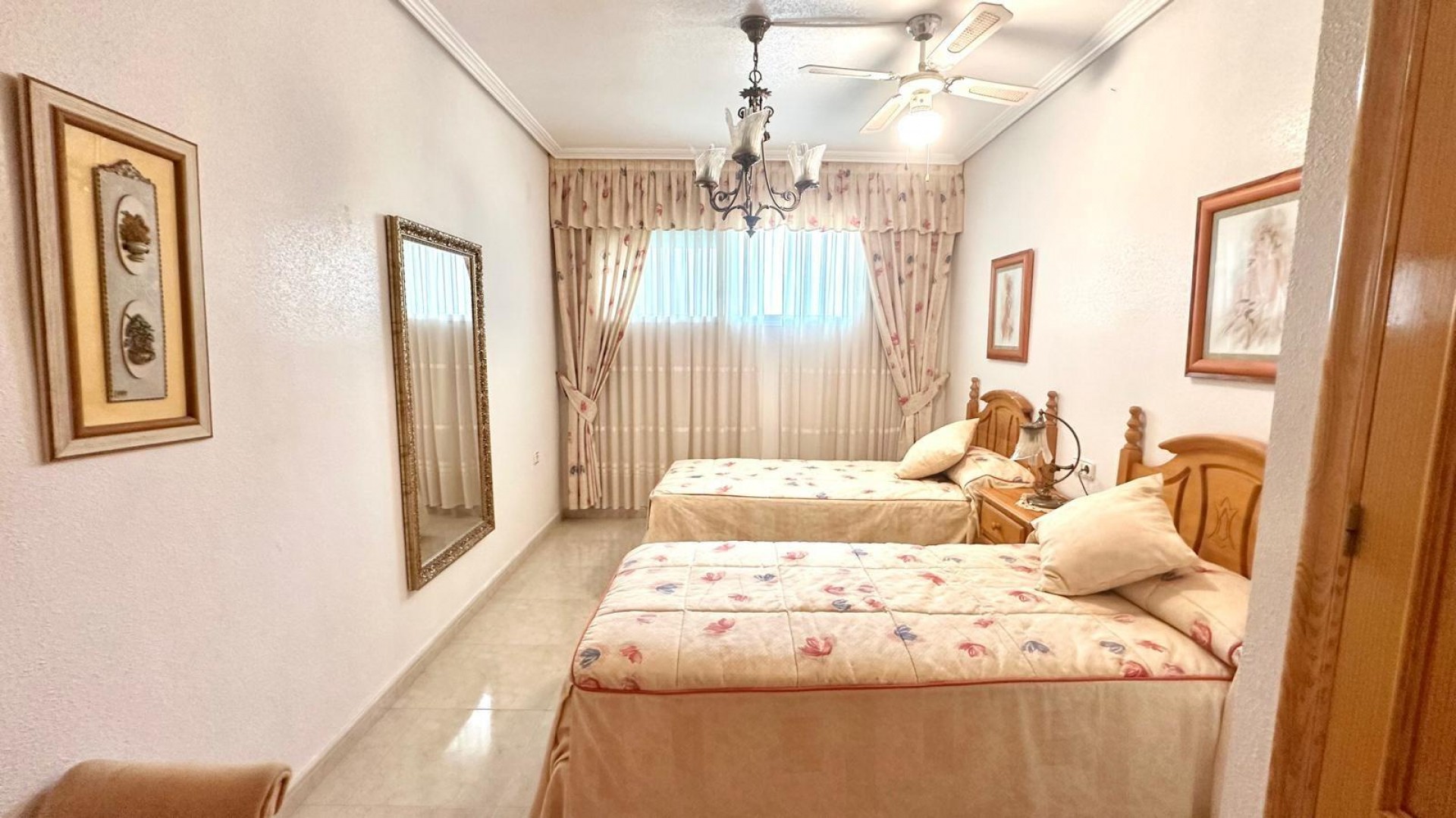 Resale - Wohnung Appartement -
Torrevieja - Centro