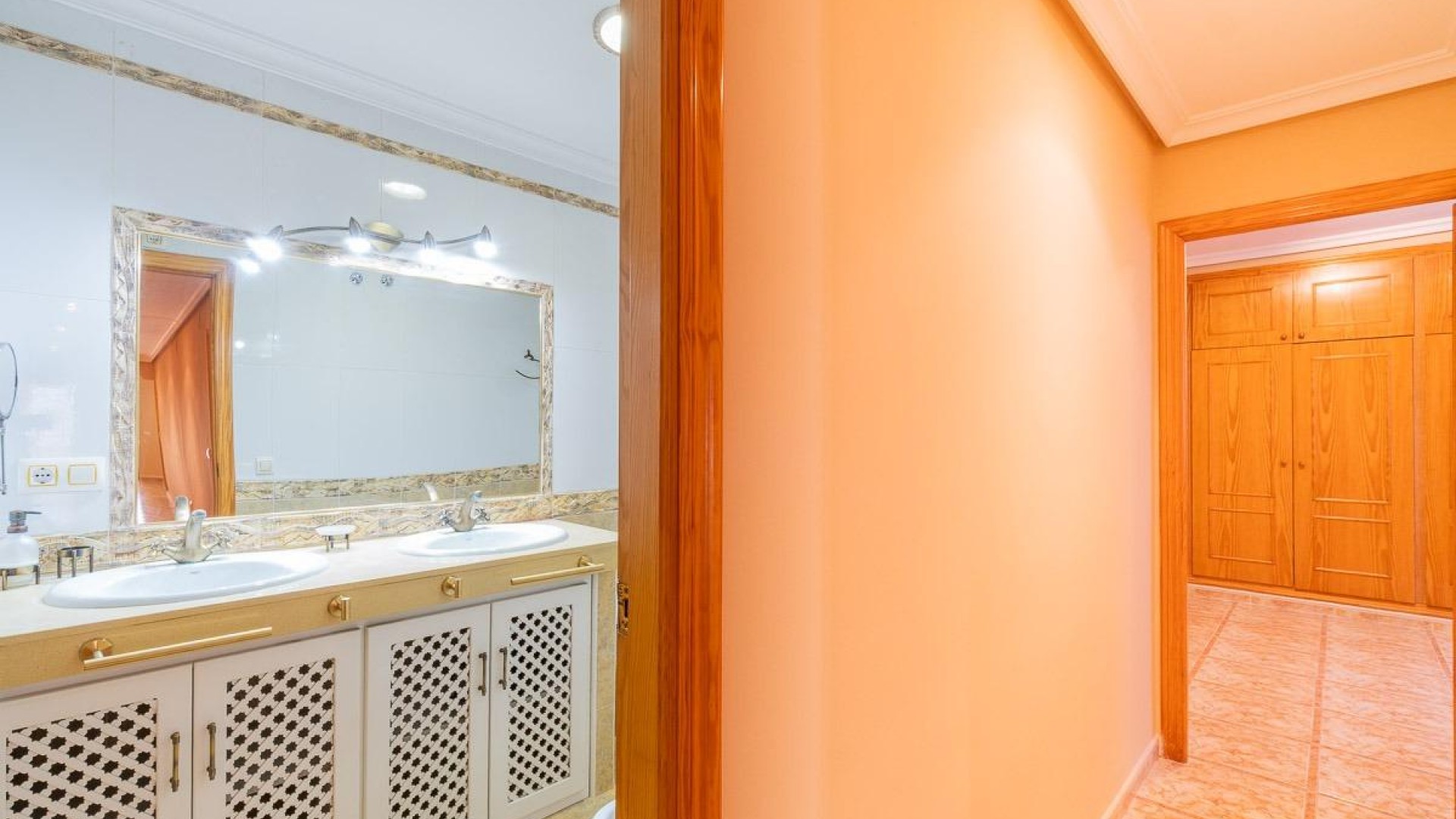 Resale - Wohnung Appartement -
Torrevieja - Centro