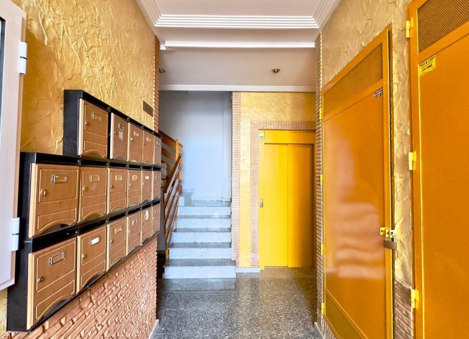 Resale - Wohnung Appartement -
Torrevieja - Centro