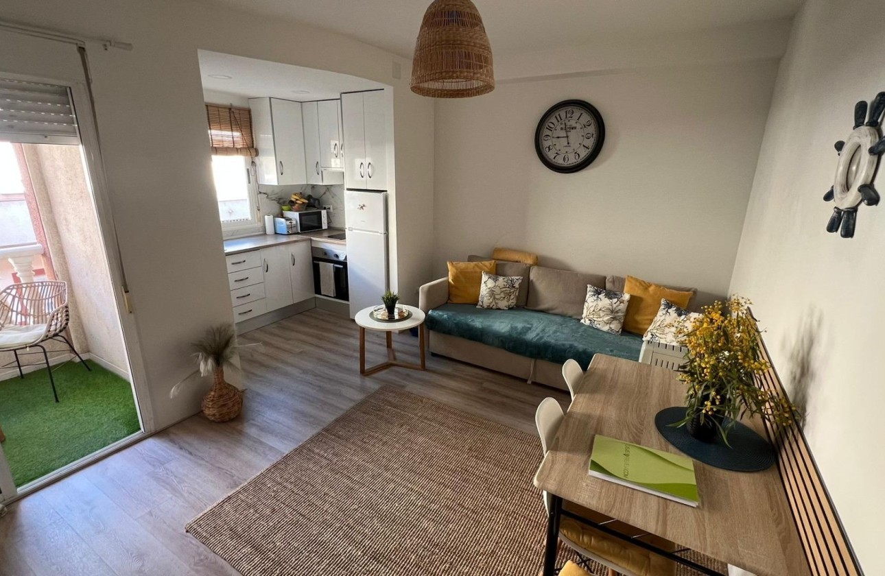 Resale - Wohnung / Appartement -
Torrevieja - Centro