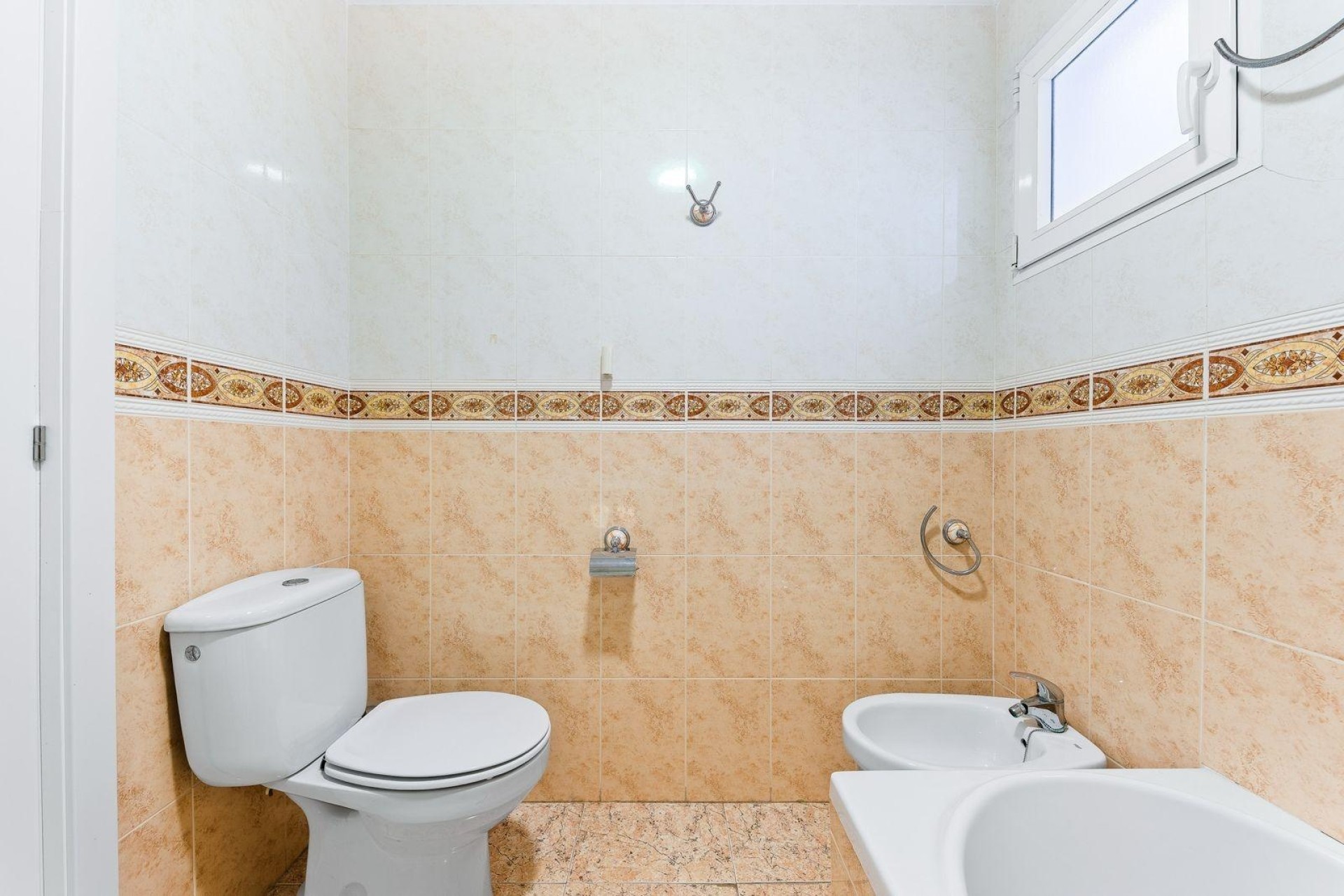 Resale - Wohnung / Appartement -
Torrevieja - Centro