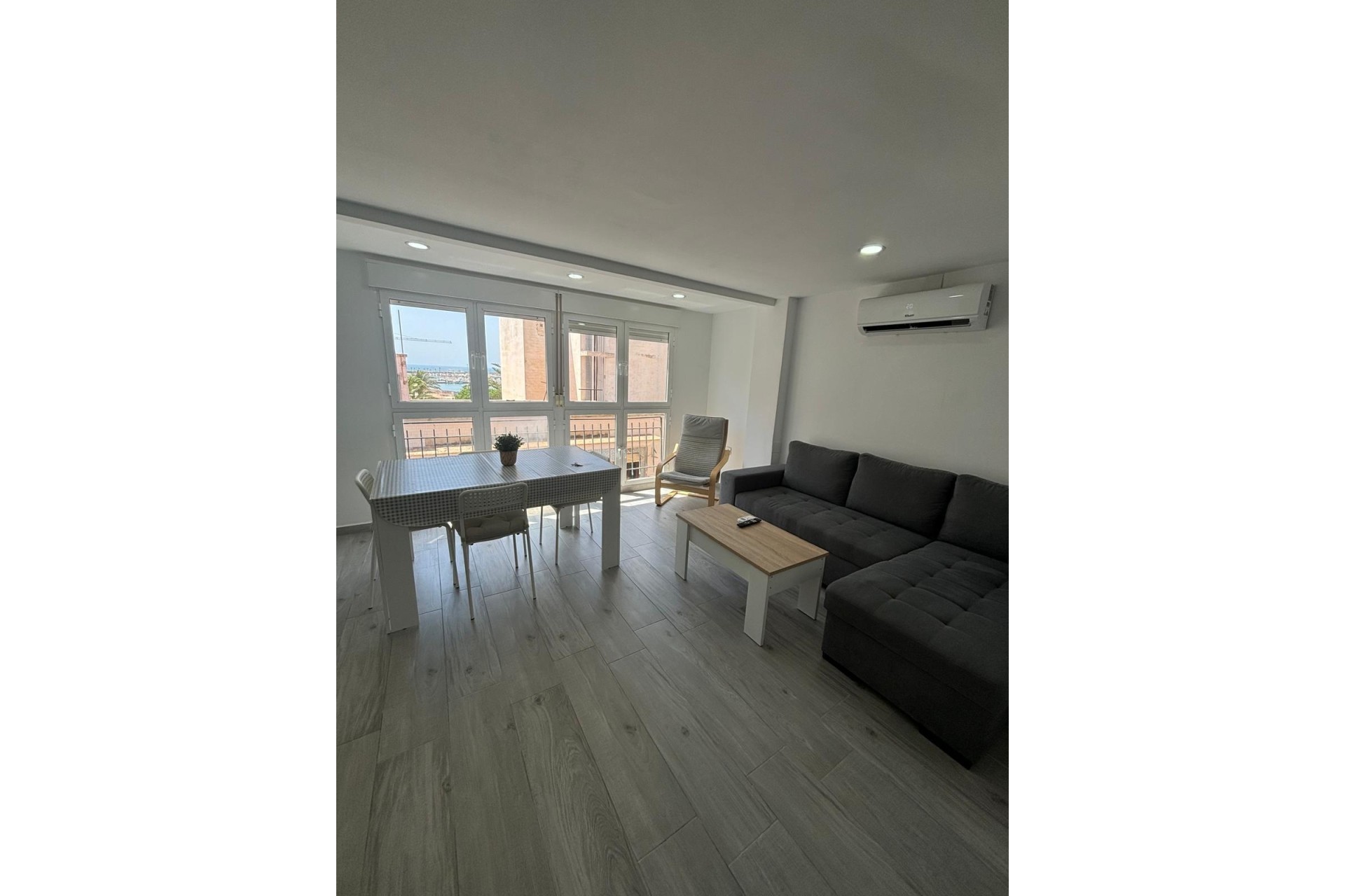 Resale - Wohnung / Appartement -
Torrevieja - Costa Blanca
