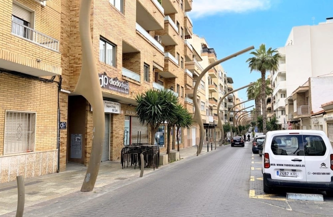 Resale - Wohnung / Appartement -
Torrevieja - Costa Blanca
