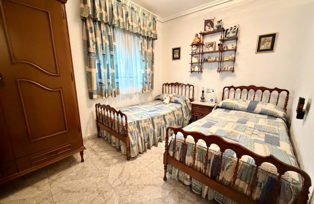 Resale - Wohnung / Appartement -
Torrevieja - Costa Blanca