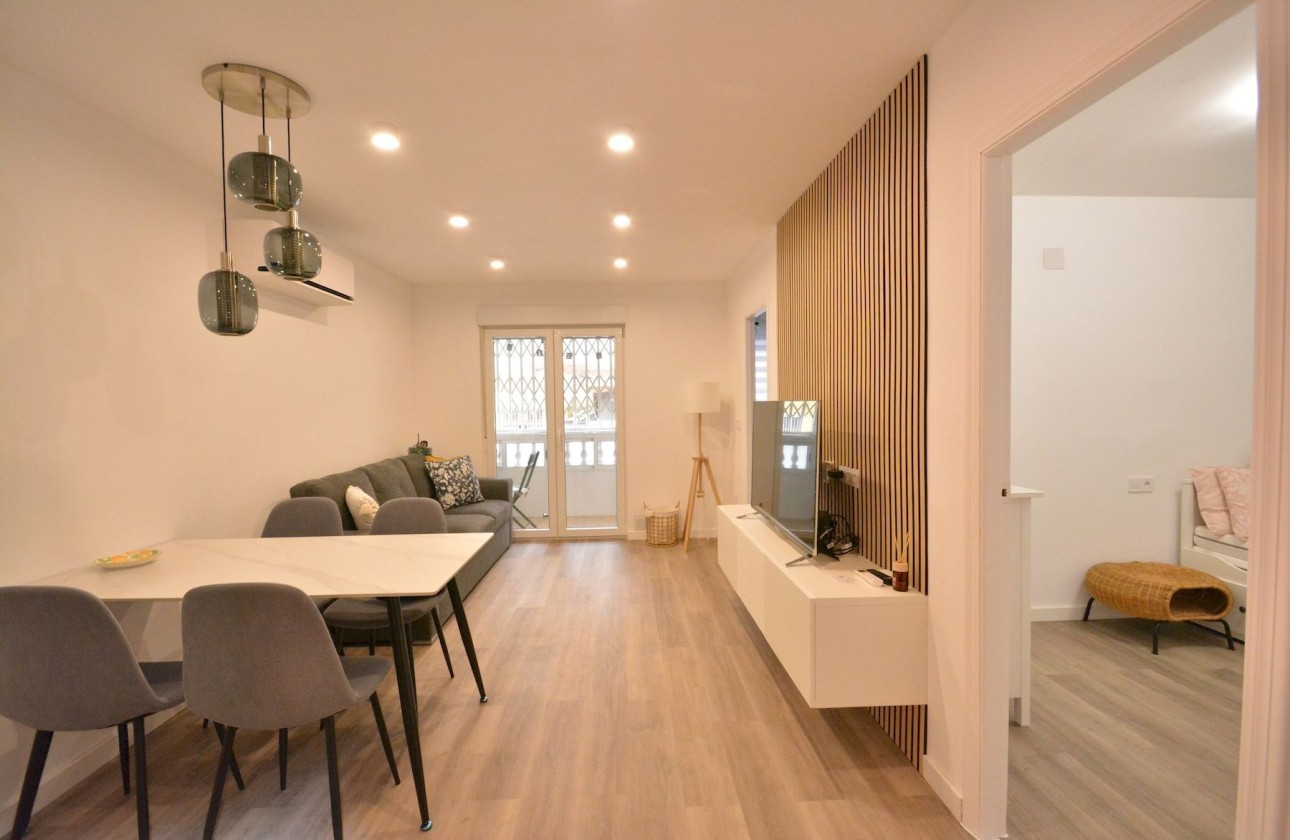 Resale - Wohnung / Appartement -
Torrevieja - Costa Blanca