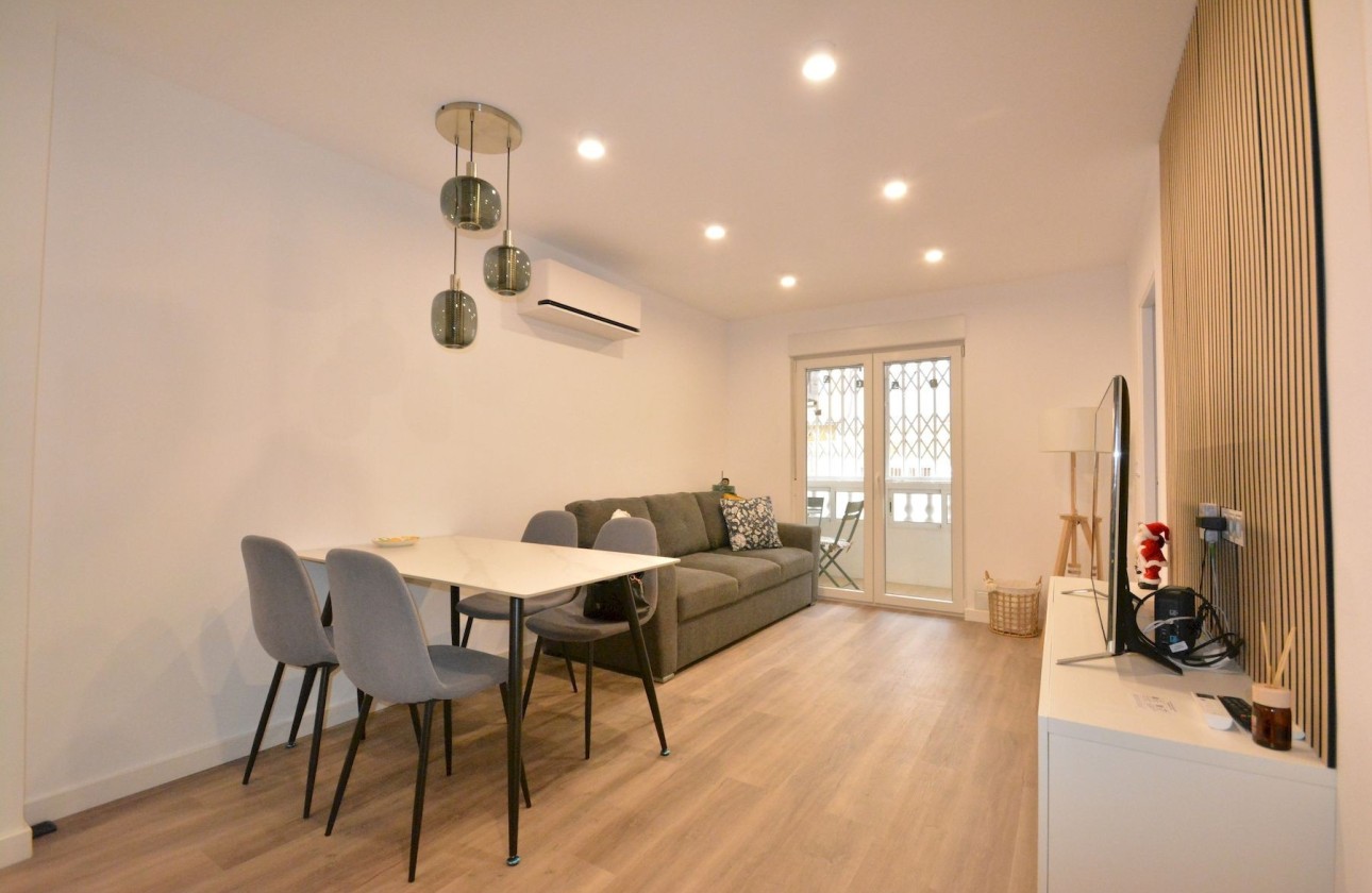 Resale - Wohnung / Appartement -
Torrevieja - Costa Blanca