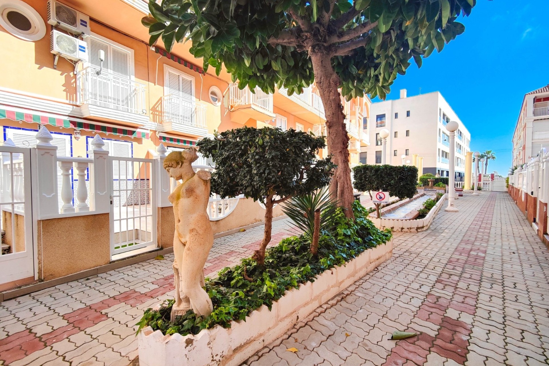 Resale - Wohnung / Appartement -
Torrevieja - Costa Blanca