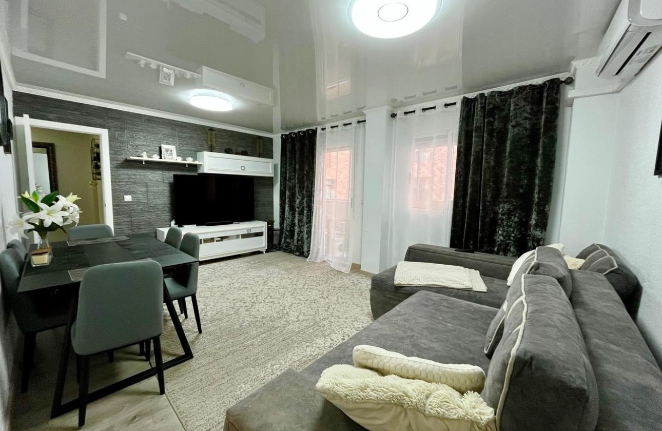 Resale - Wohnung / Appartement -
Torrevieja - Costa Blanca