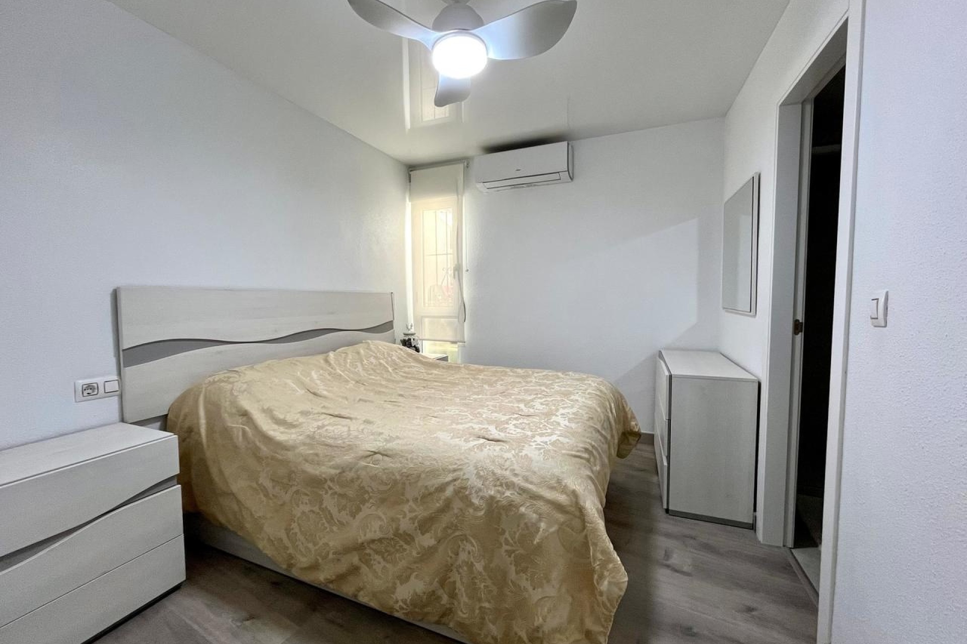 Resale - Wohnung / Appartement -
Torrevieja - Costa Blanca