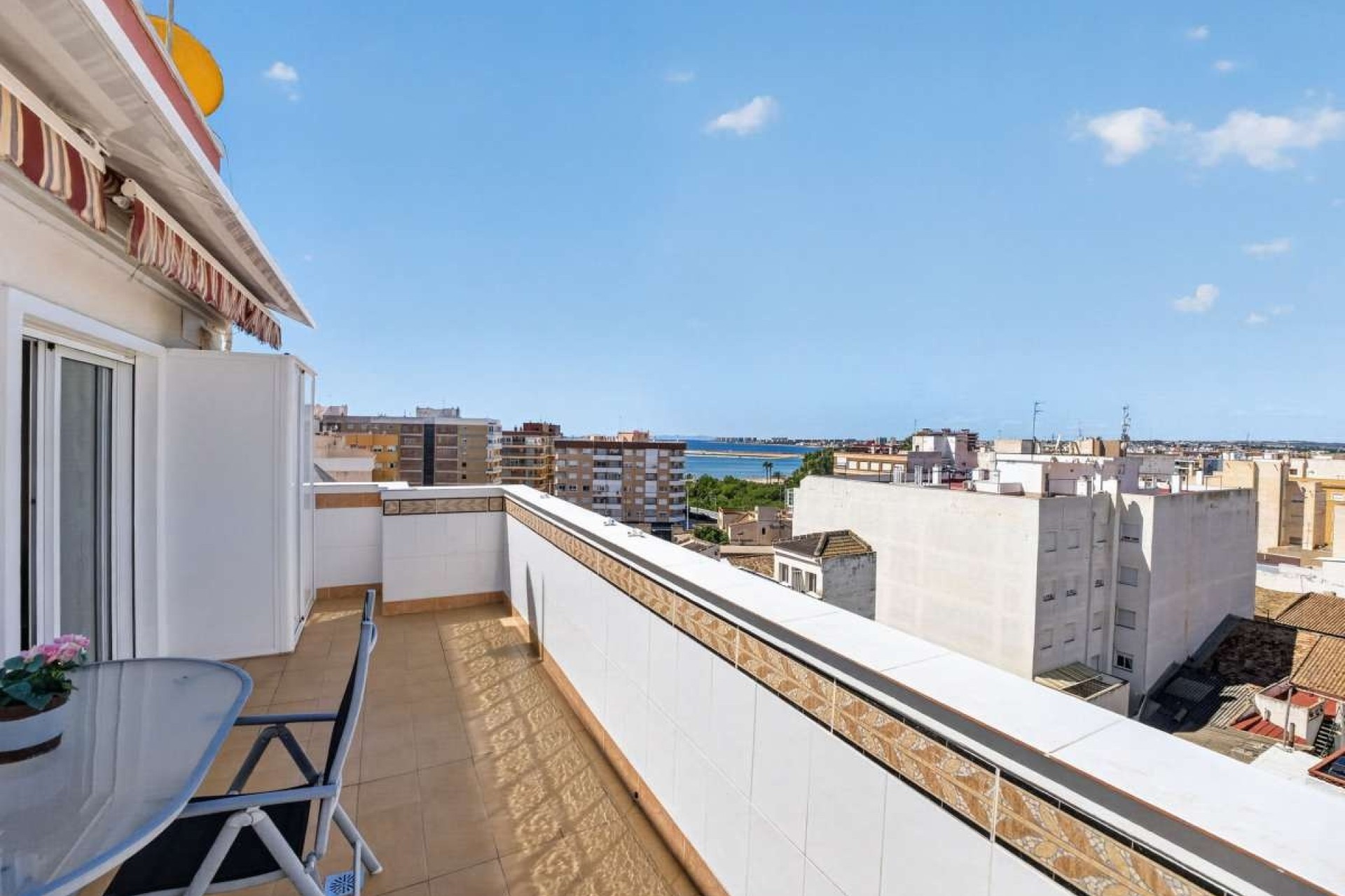 Resale - Wohnung / Appartement -
Torrevieja - Costa Blanca