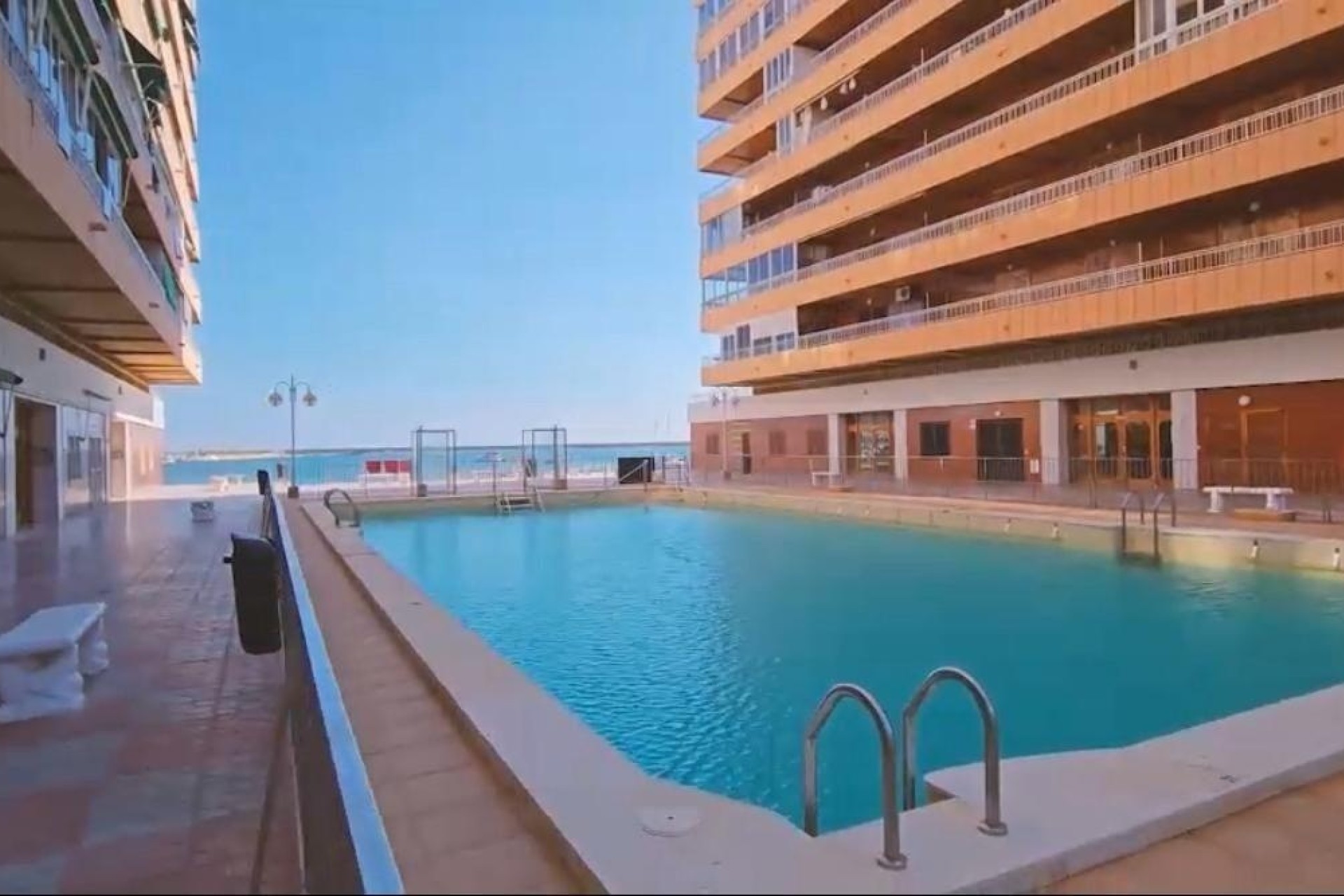 Resale - Wohnung / Appartement -
Torrevieja - El Acequión - Los Náufragos
