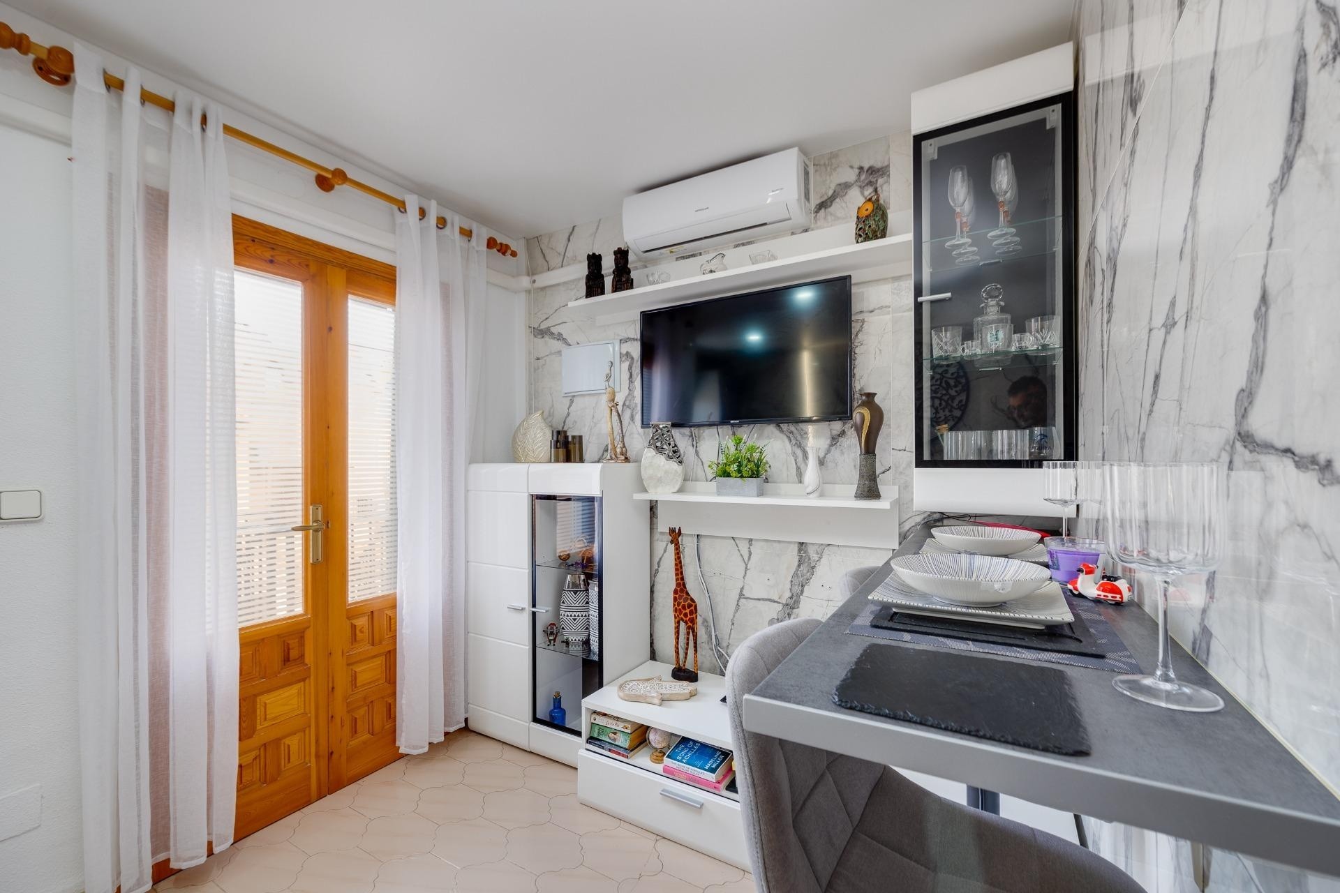 Resale - Wohnung / Appartement -
Torrevieja - La Siesta - El Salado - Torreta