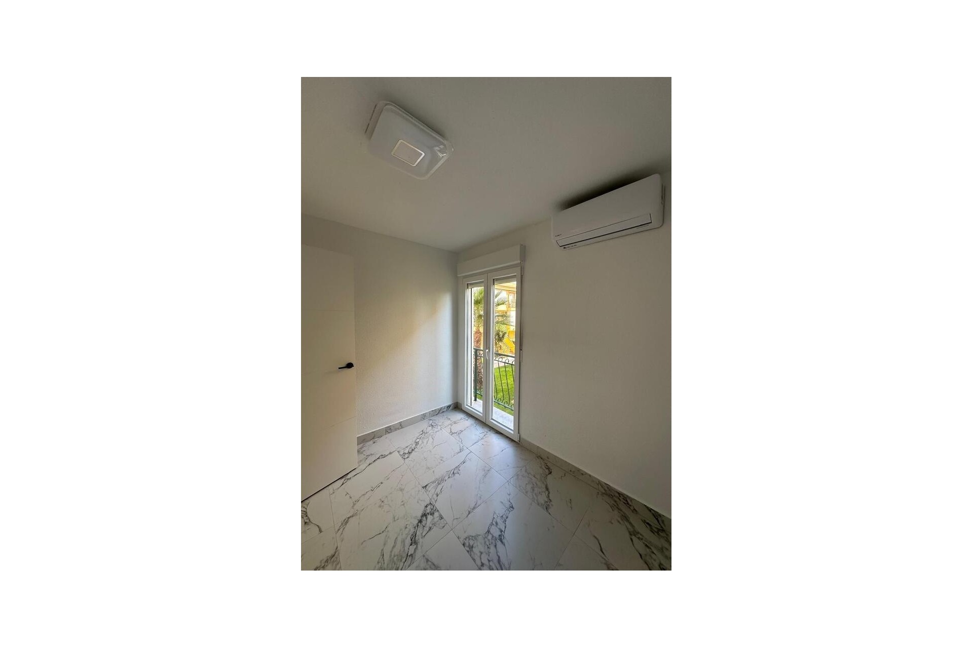 Resale - Wohnung / Appartement -
Torrevieja - La veleta