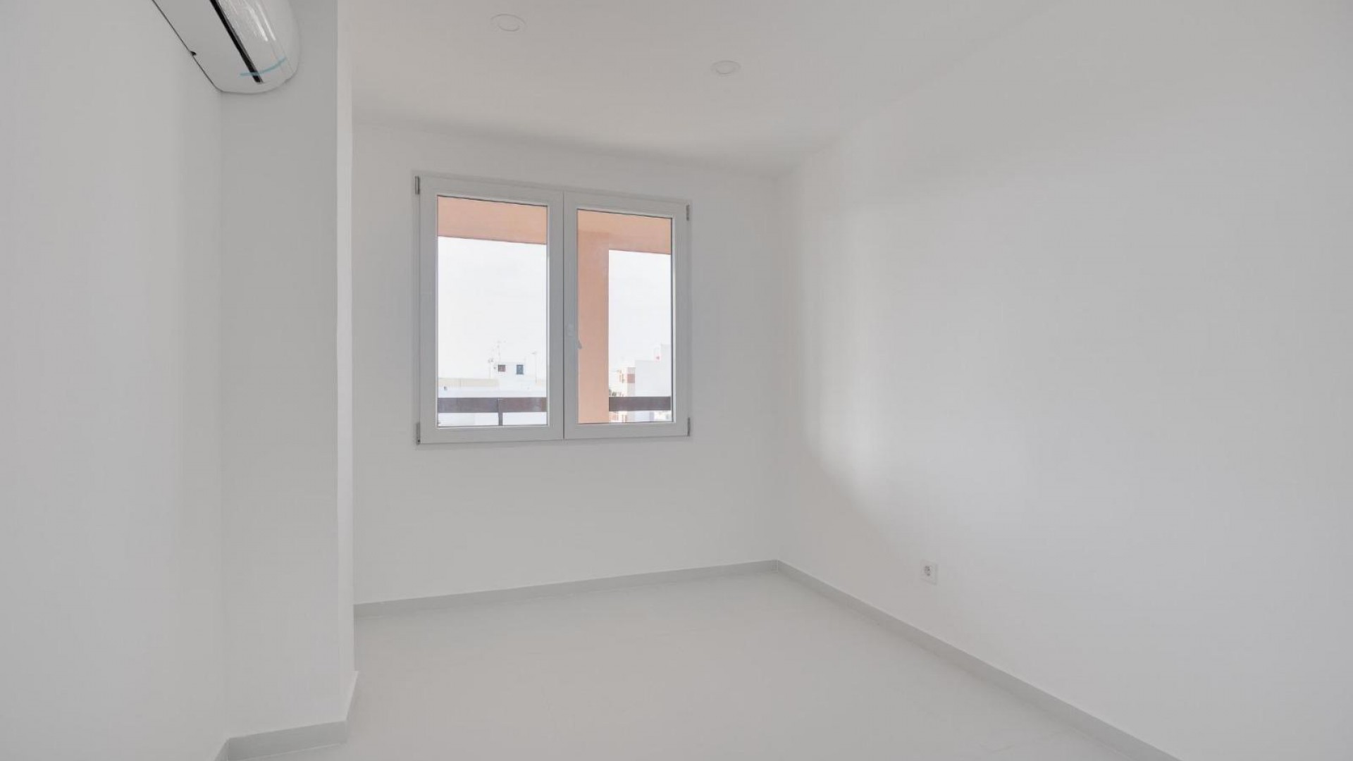 Resale - Wohnung Appartement -
Torrevieja - Playa de los Naufragos