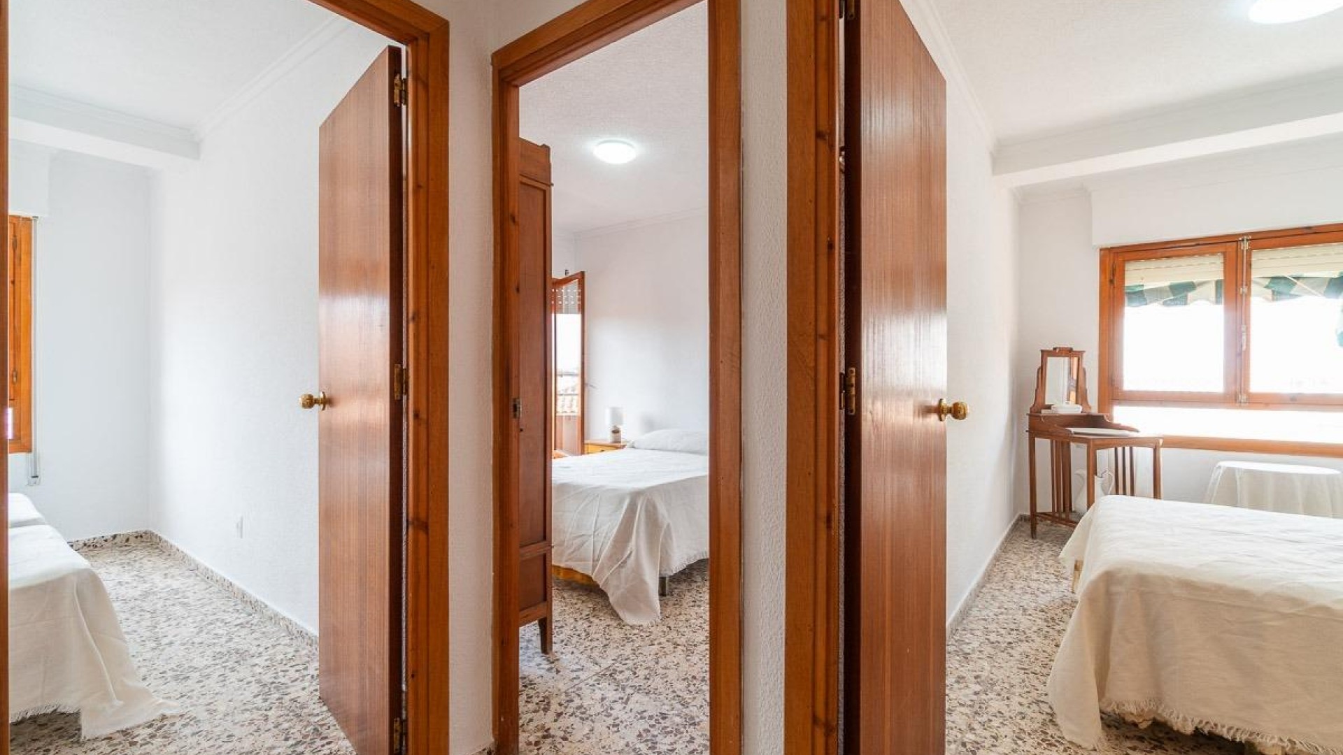 Resale - Wohnung Appartement -
Torrevieja - Playa de los Naufragos