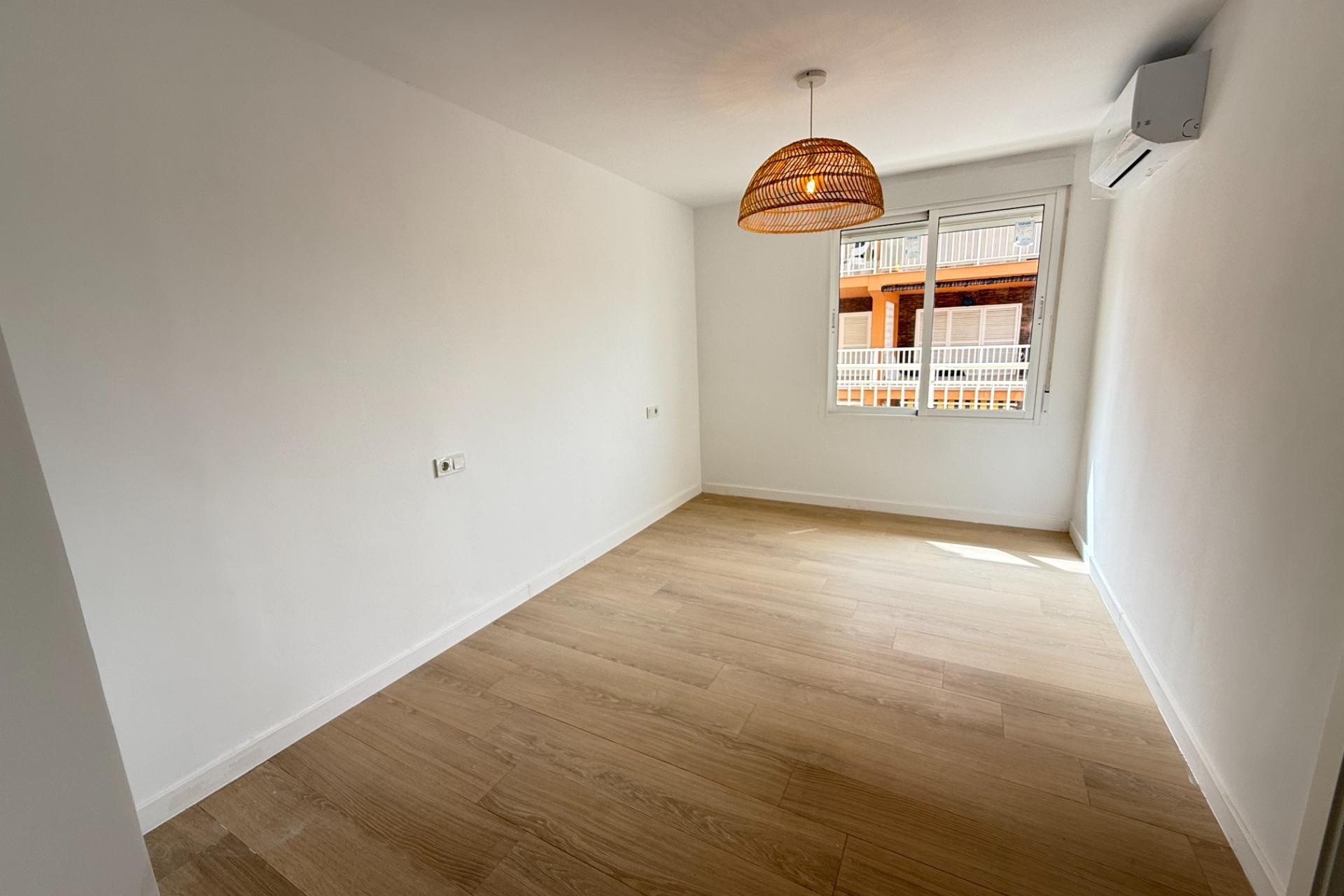 Resale - Wohnung Appartement -
Torrevieja - Playa de los Naufragos