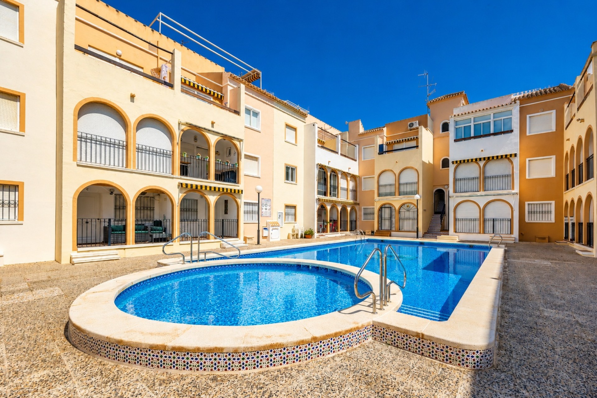 Resale - Wohnung / Appartement -
Torrevieja - Playa de los Naufragos