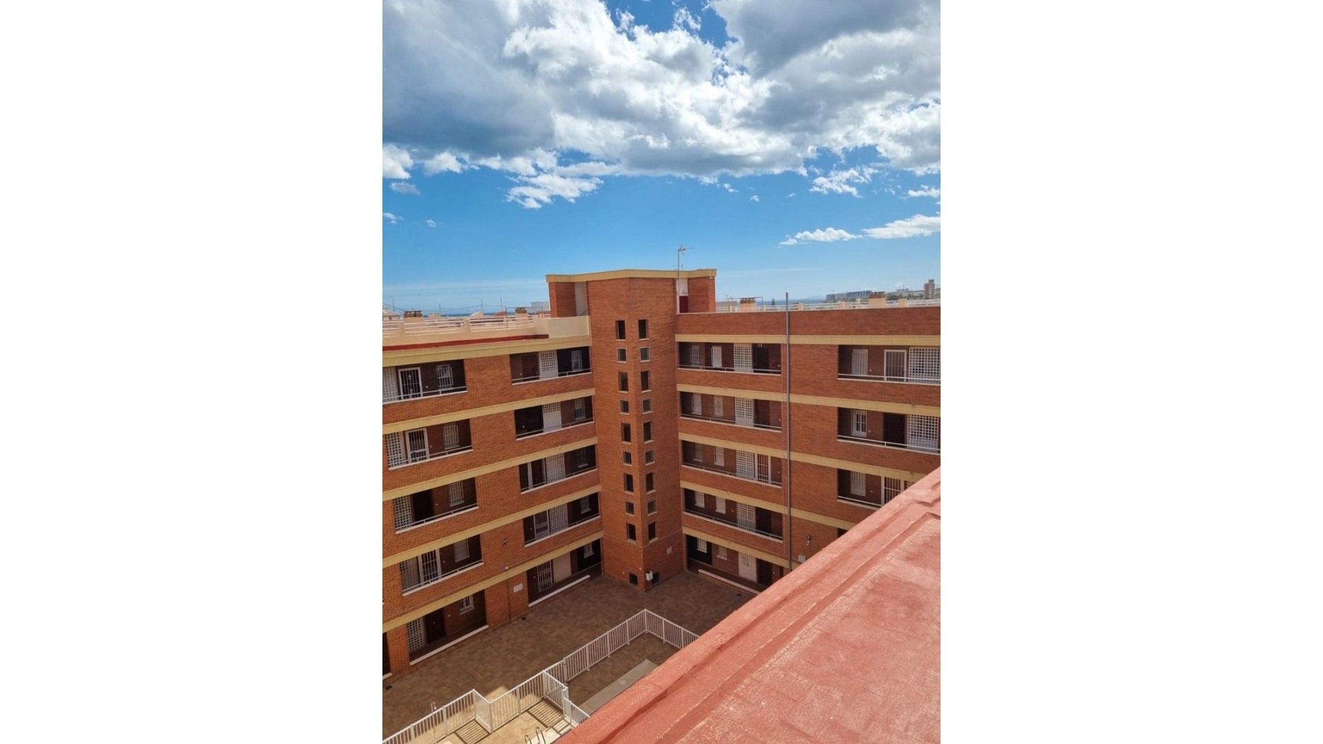 Resale - Wohnung Appartement -
Torrevieja - Playa de los Naufragos