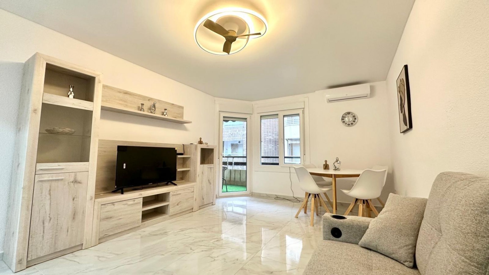 Resale - Wohnung Appartement -
Torrevieja - Playa del cura