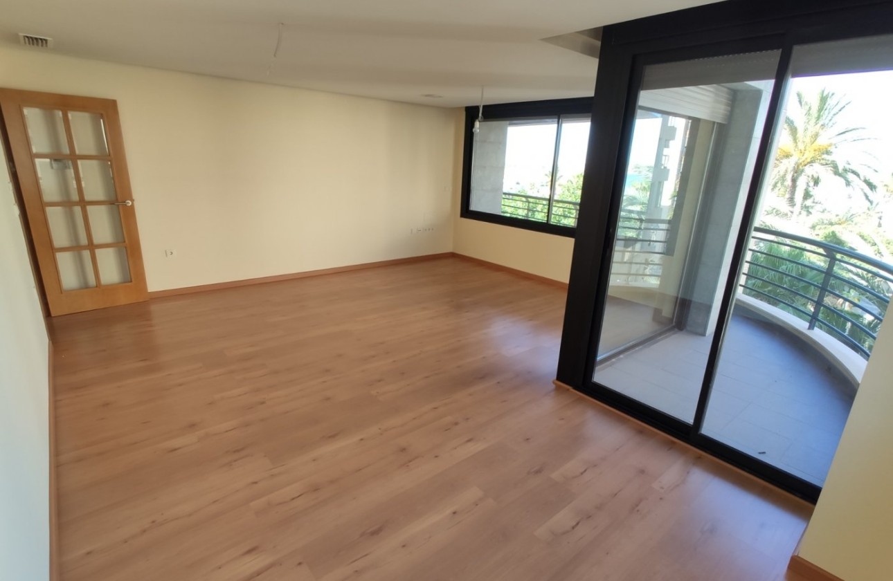 Resale - Wohnung / Appartement -
Torrevieja - Puerto