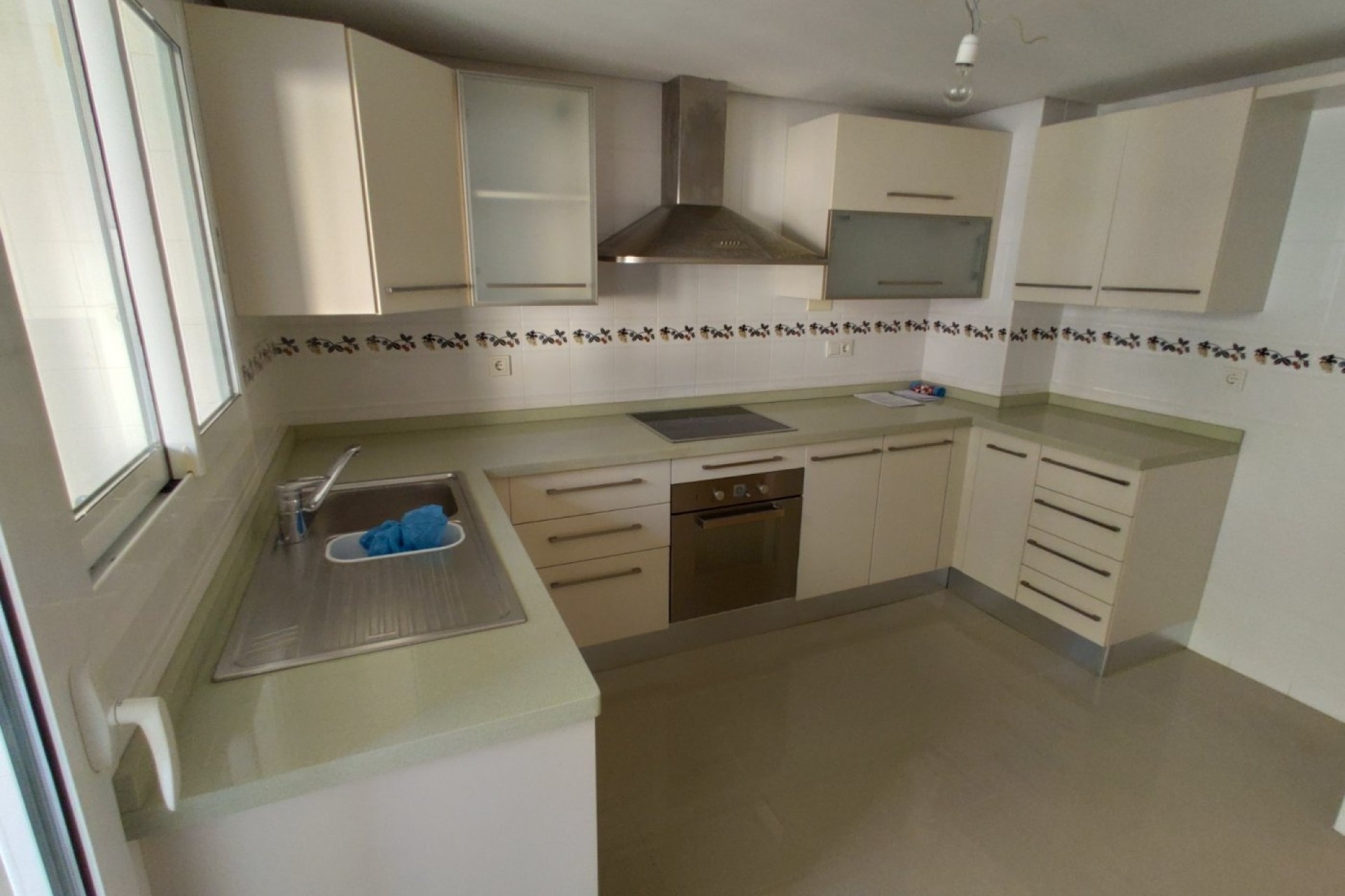 Resale - Wohnung / Appartement -
Torrevieja - Puerto
