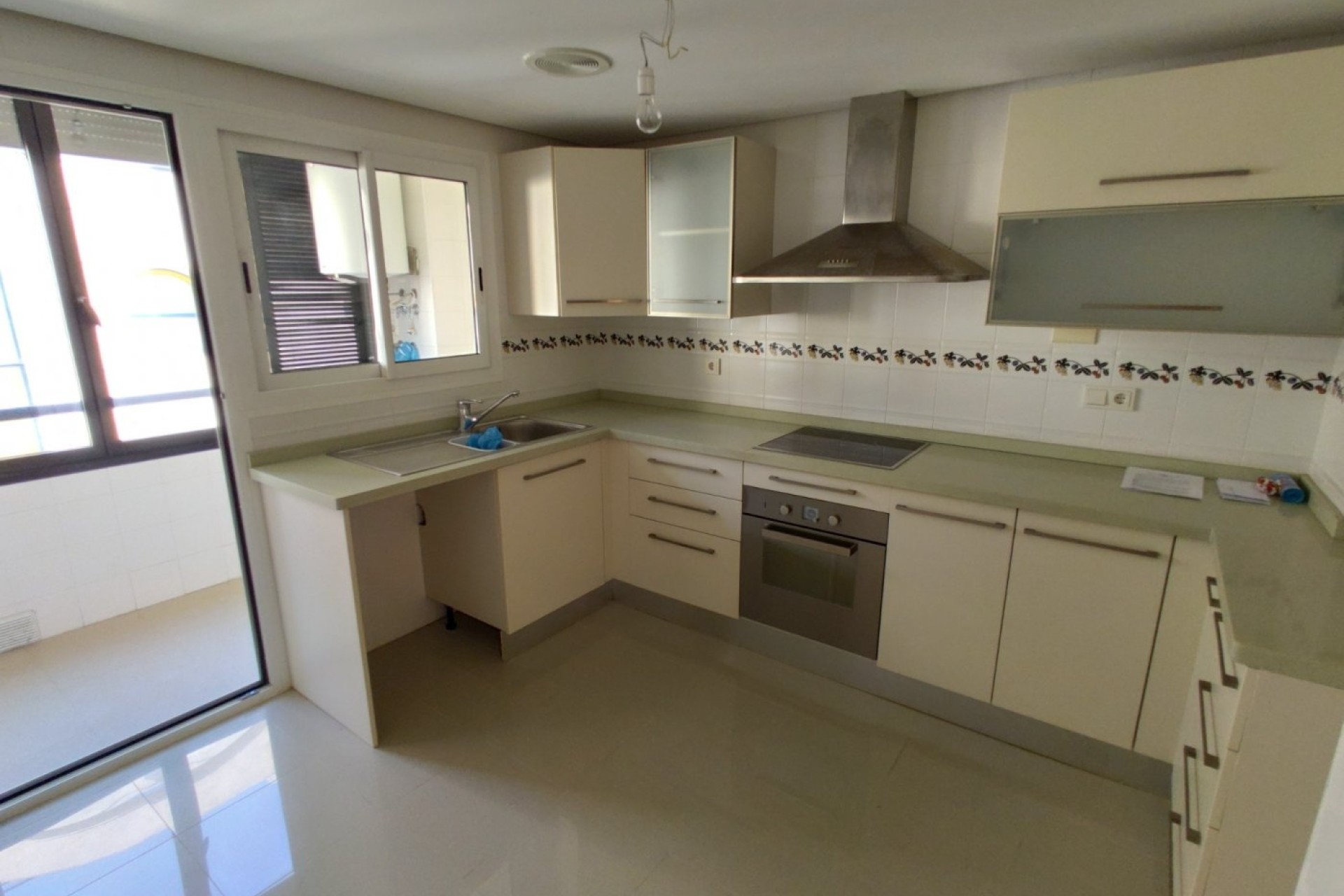Resale - Wohnung / Appartement -
Torrevieja - Puerto