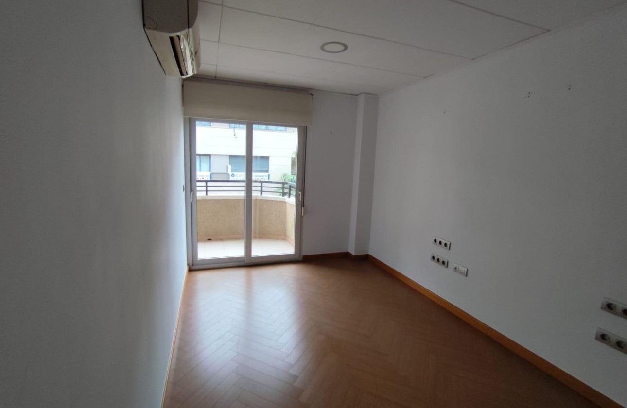 Resale - Wohnung / Appartement -
Torrevieja - Puerto
