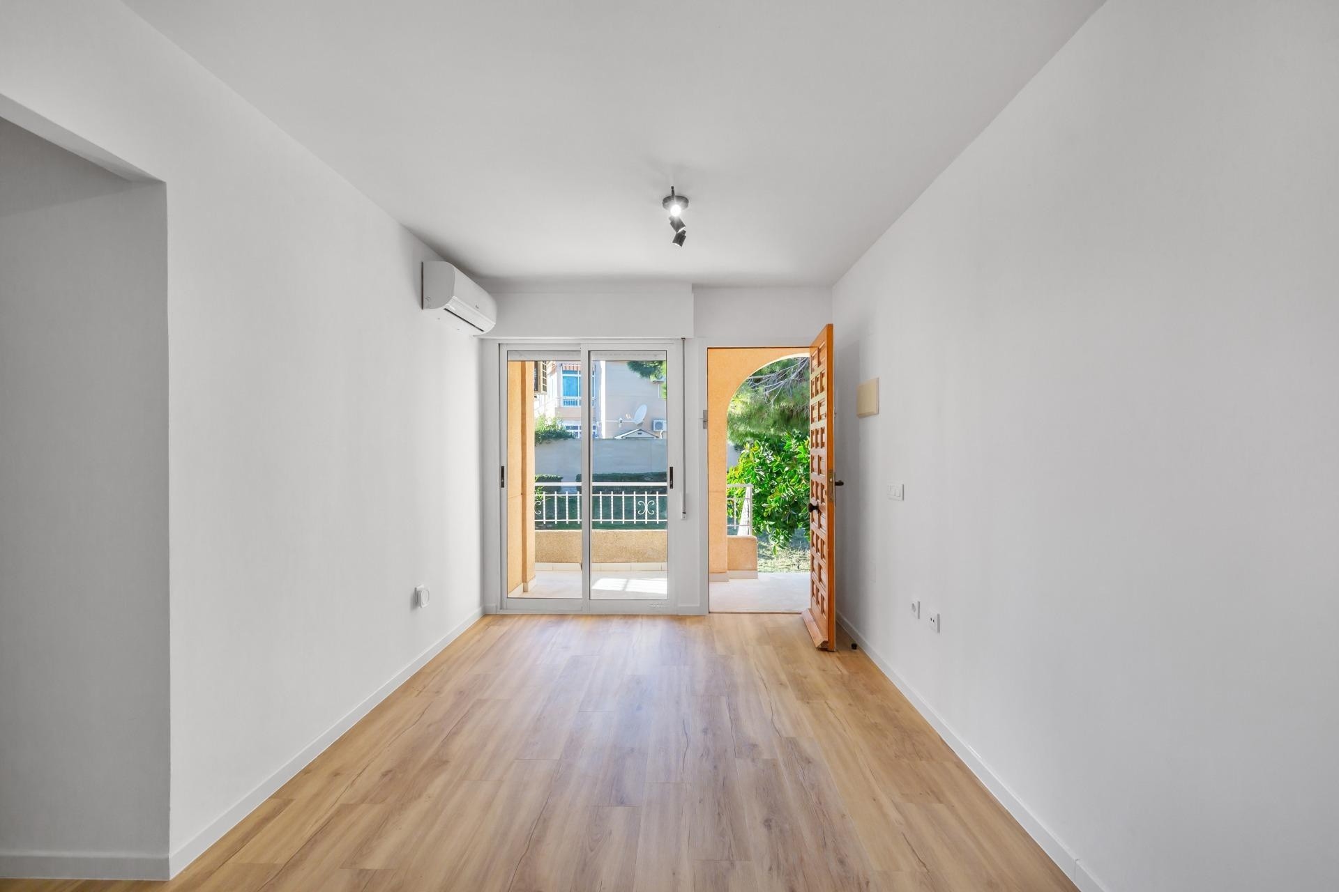 Resale - Wohnung / Appartement -
Torrevieja - Torreblanca