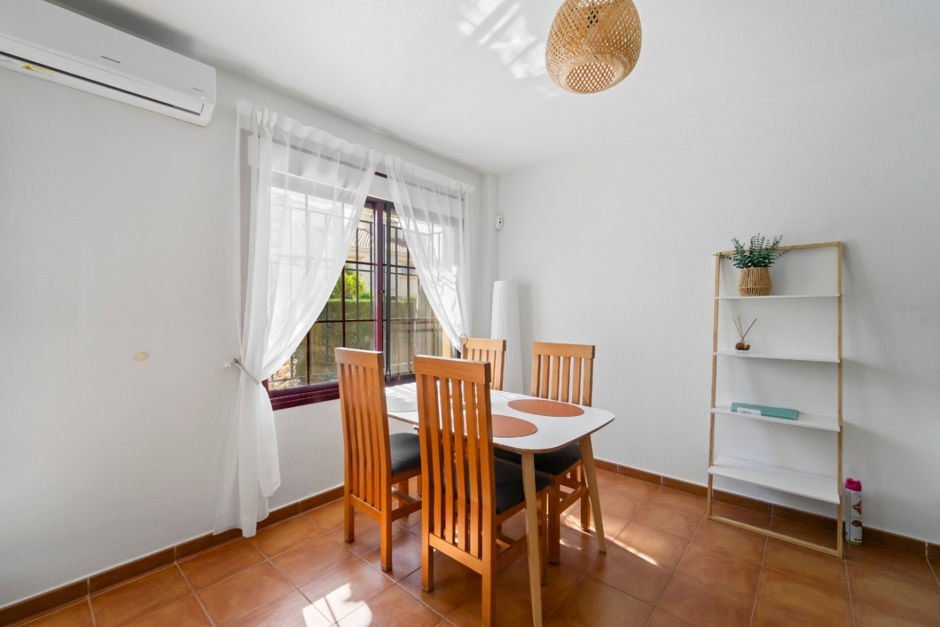 Resale - Wohnung / Appartement -
Torrevieja - Torreta