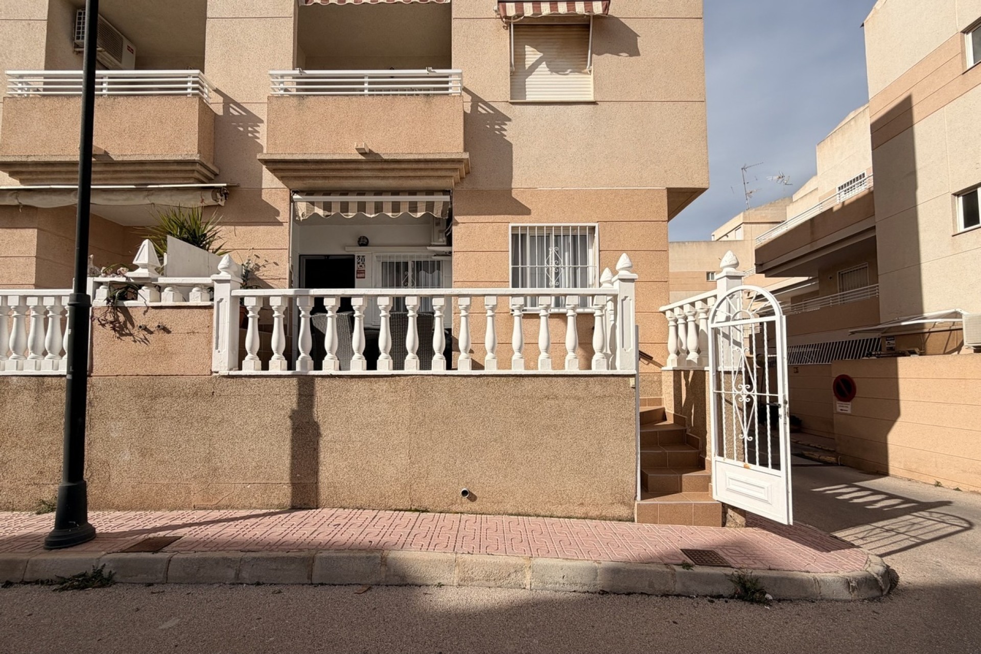 Resale - Wohnung / Appartement -
Torrevieja - Urb. Calas Blancas III