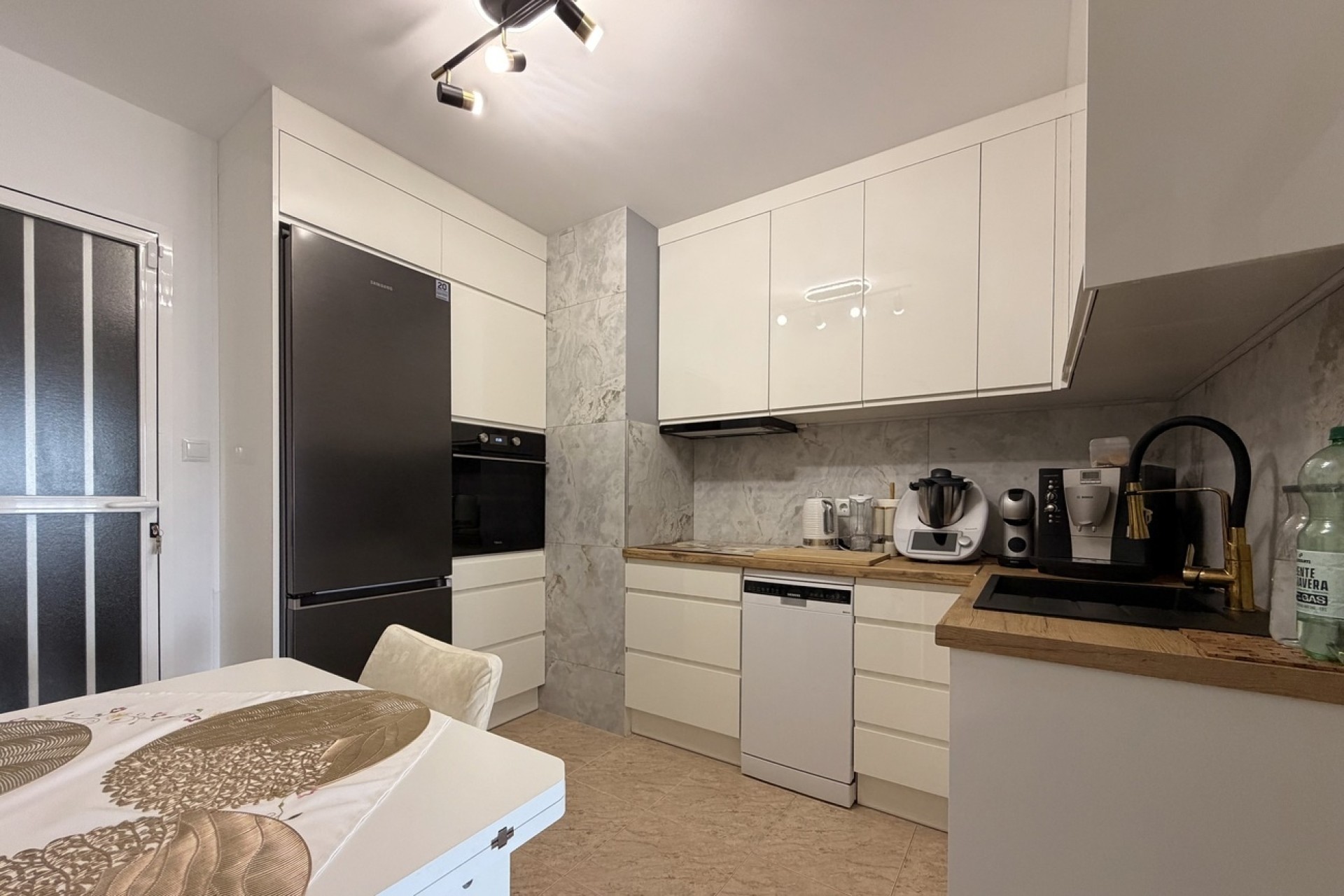 Resale - Wohnung / Appartement -
Torrevieja - Urb. Calas Blancas III
