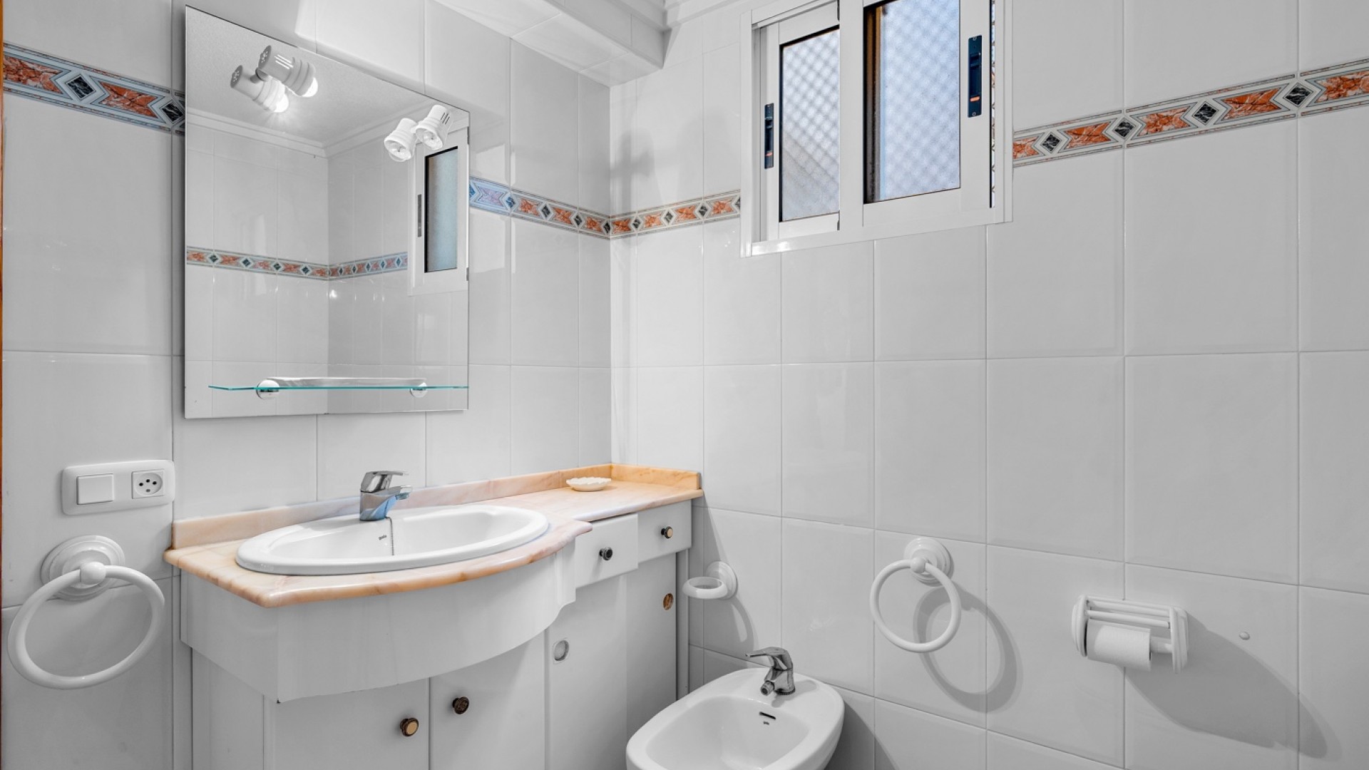 Resale - Wohnung Appartement -
Torrevieja